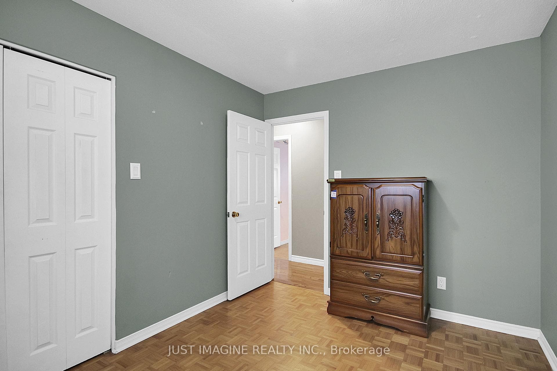 18 Tripp Crescent photo 17