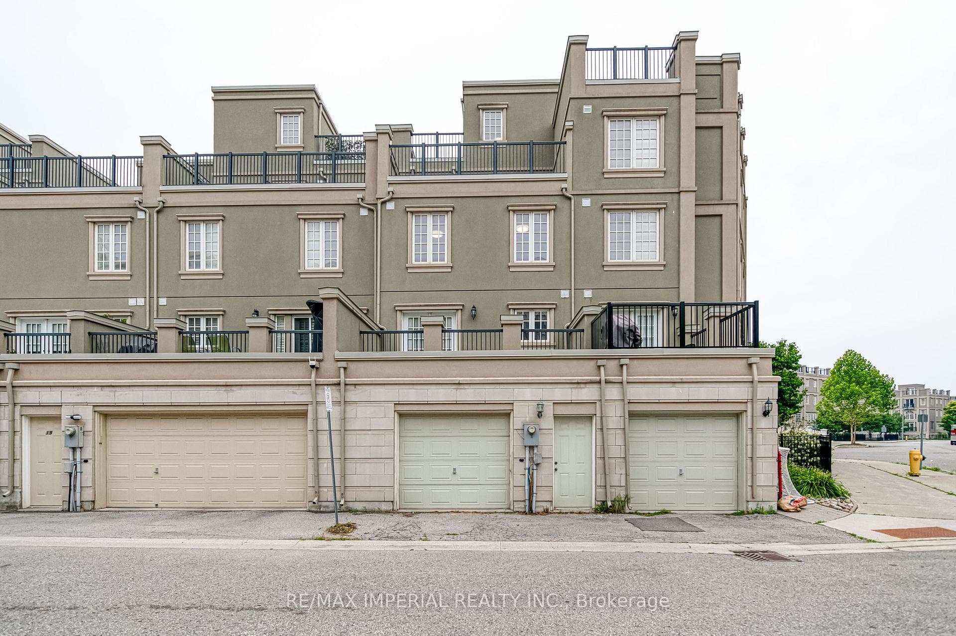21 MACKENZIE'S STAND Avenue photo 20