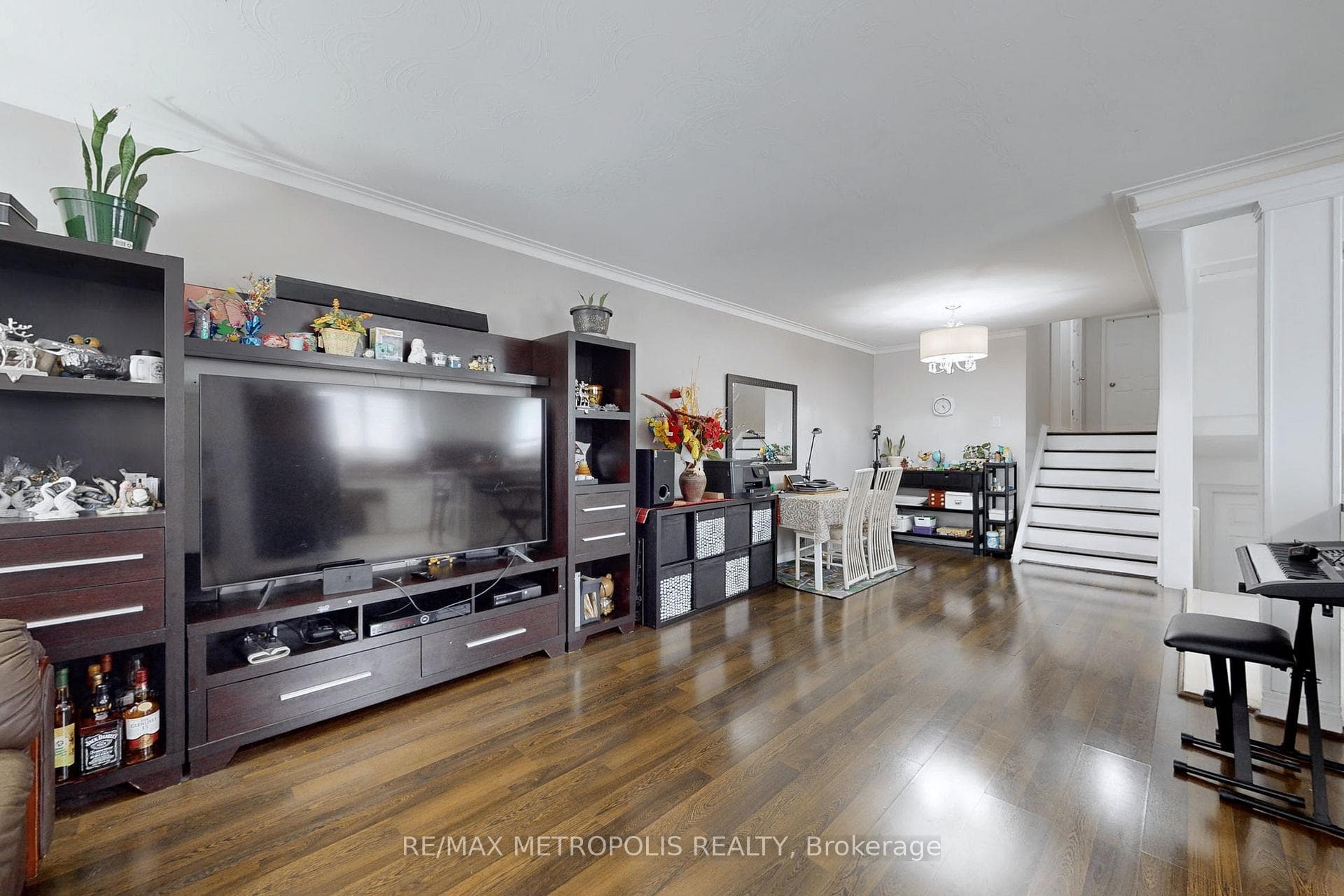 82 Laskay Crescent photo 5