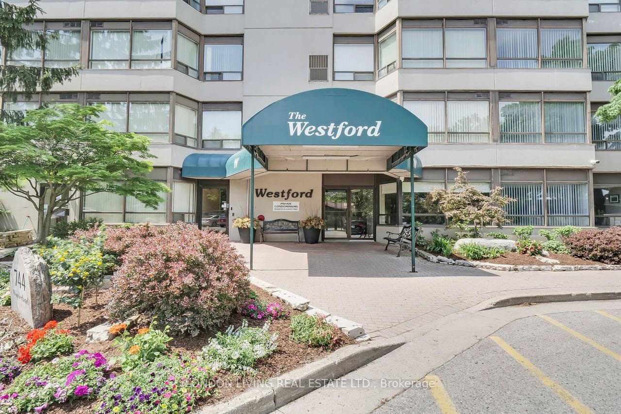 744 Wonderland Road Unit 805 photo 4
