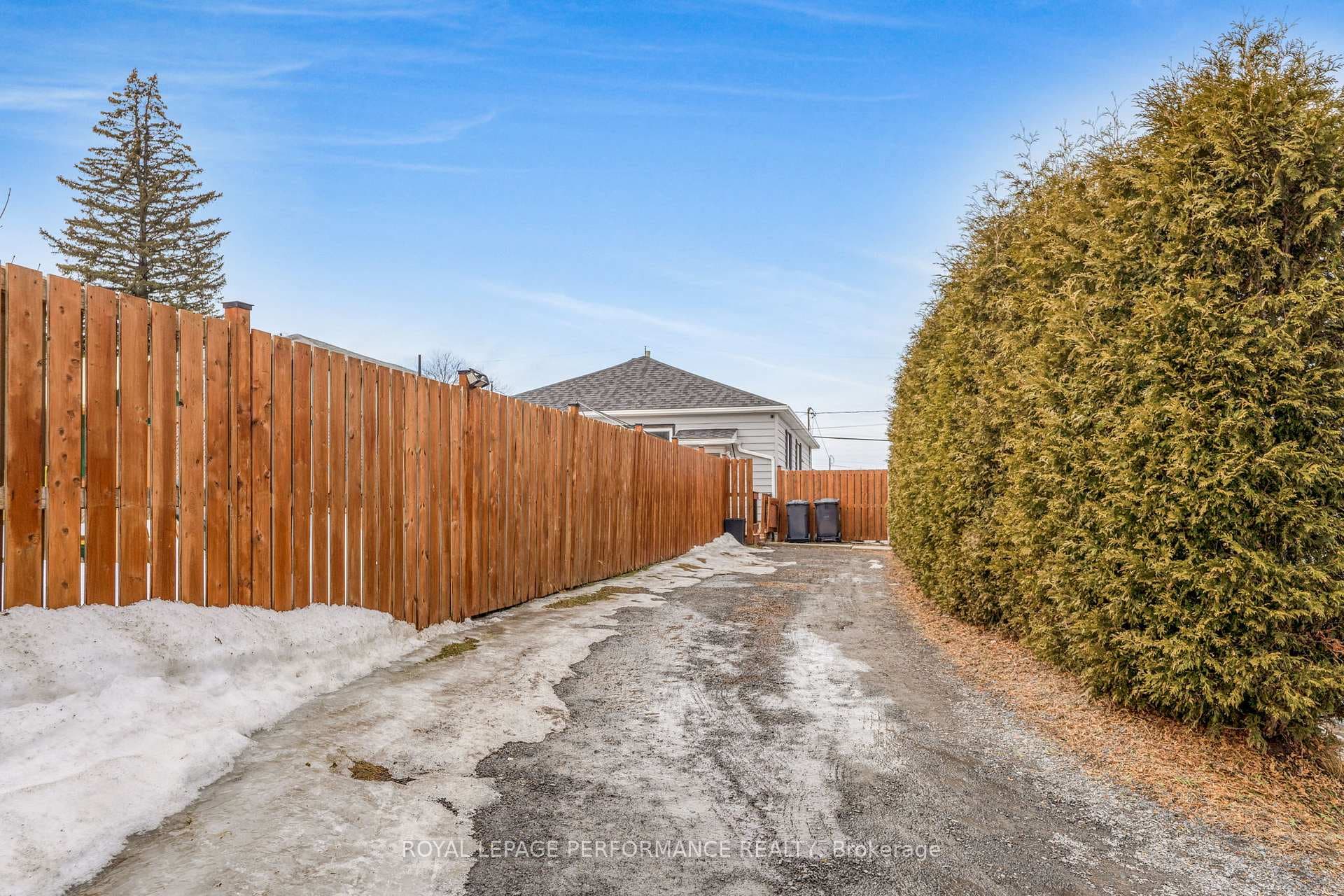 403 Catherine Street photo 27