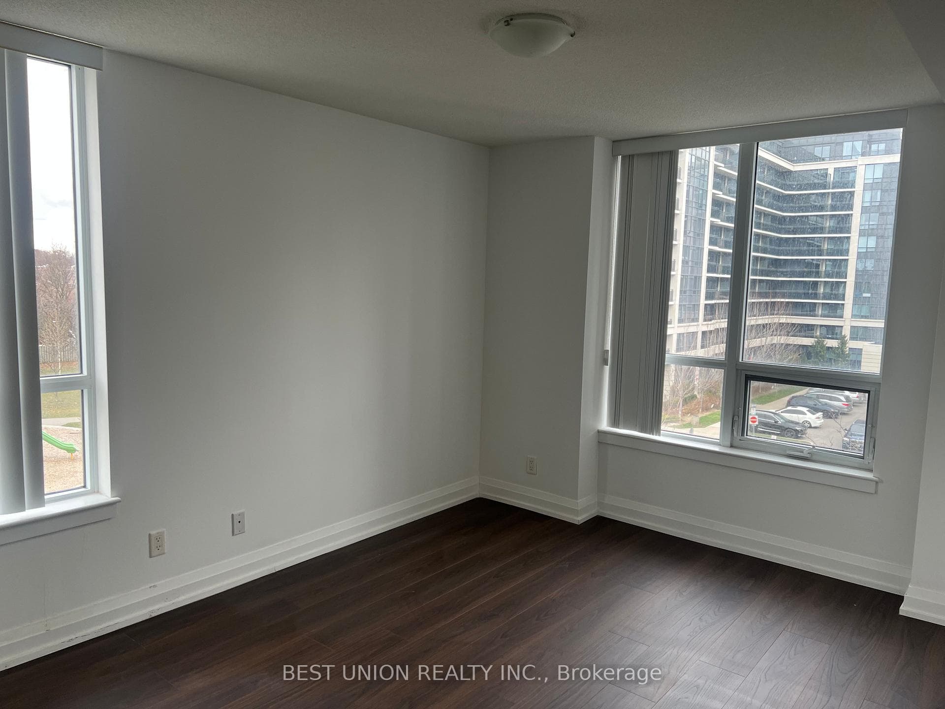 370 Highway 7 Avenue Unit 523 photo 8