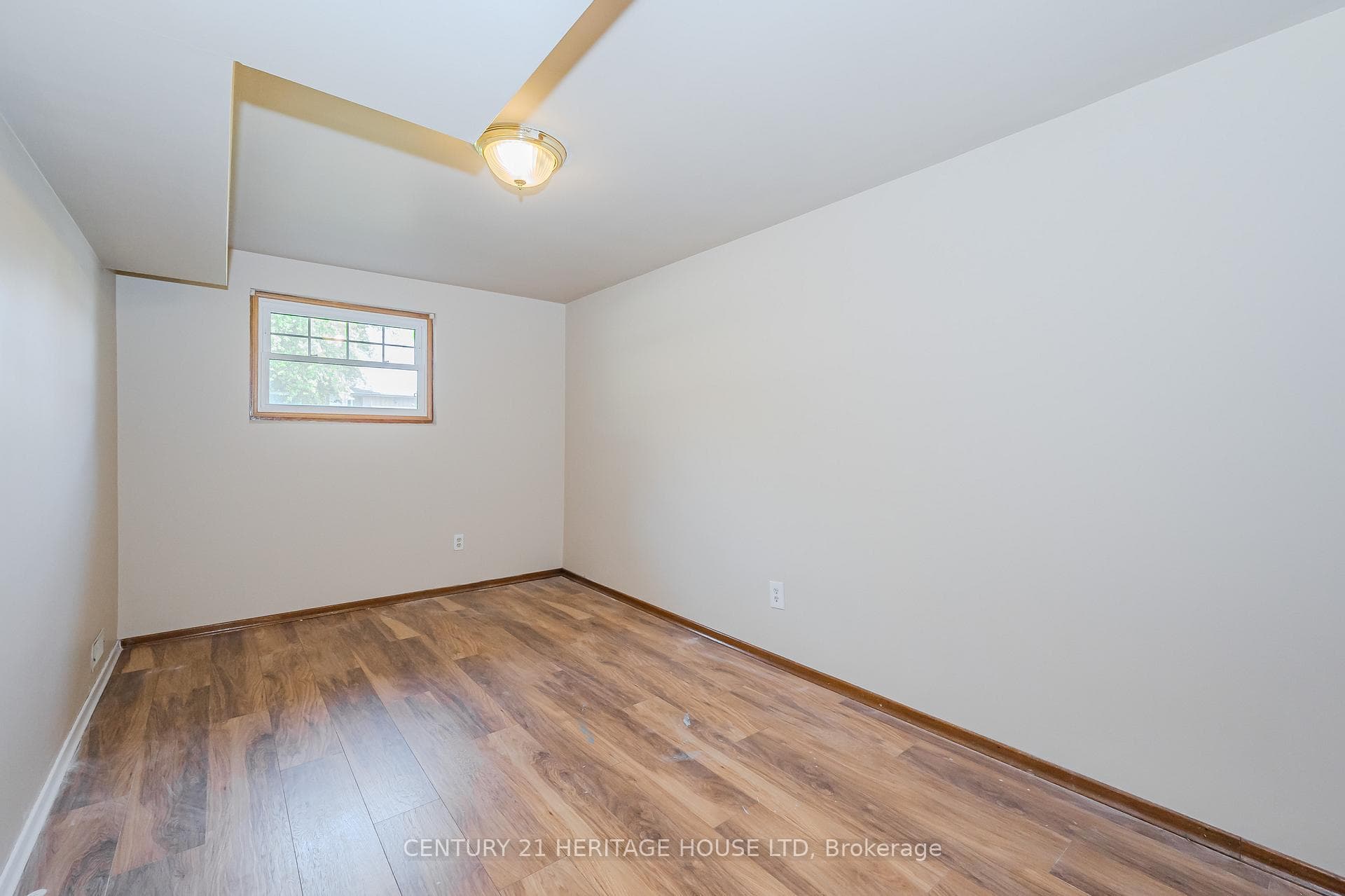 125 Brant Avenue photo 31