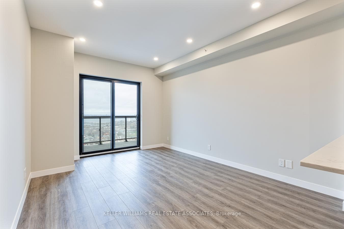 15 Queen Street Unit 2208 photo 7