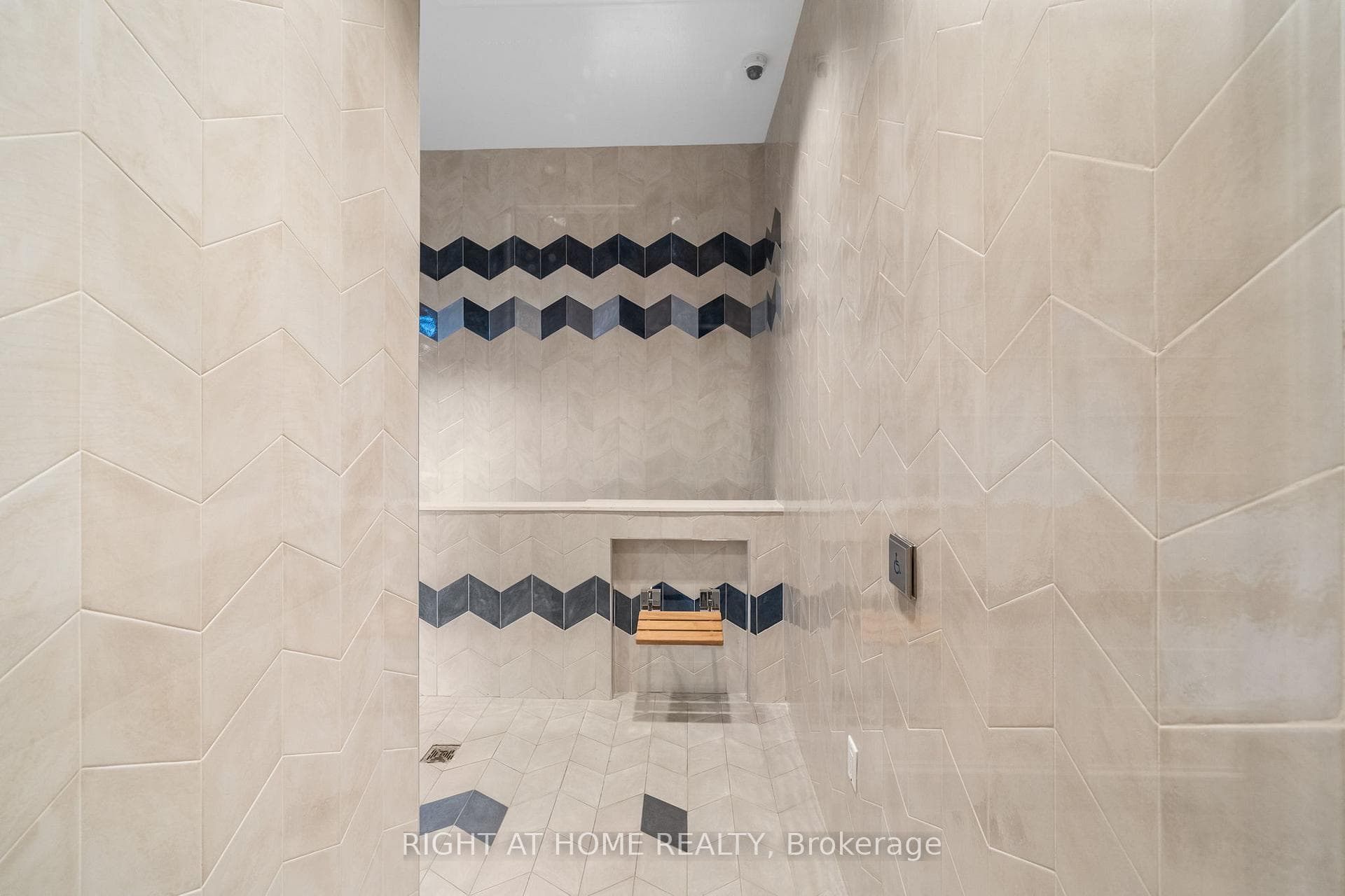20 Gatineau Drive Unit 1706 photo 26