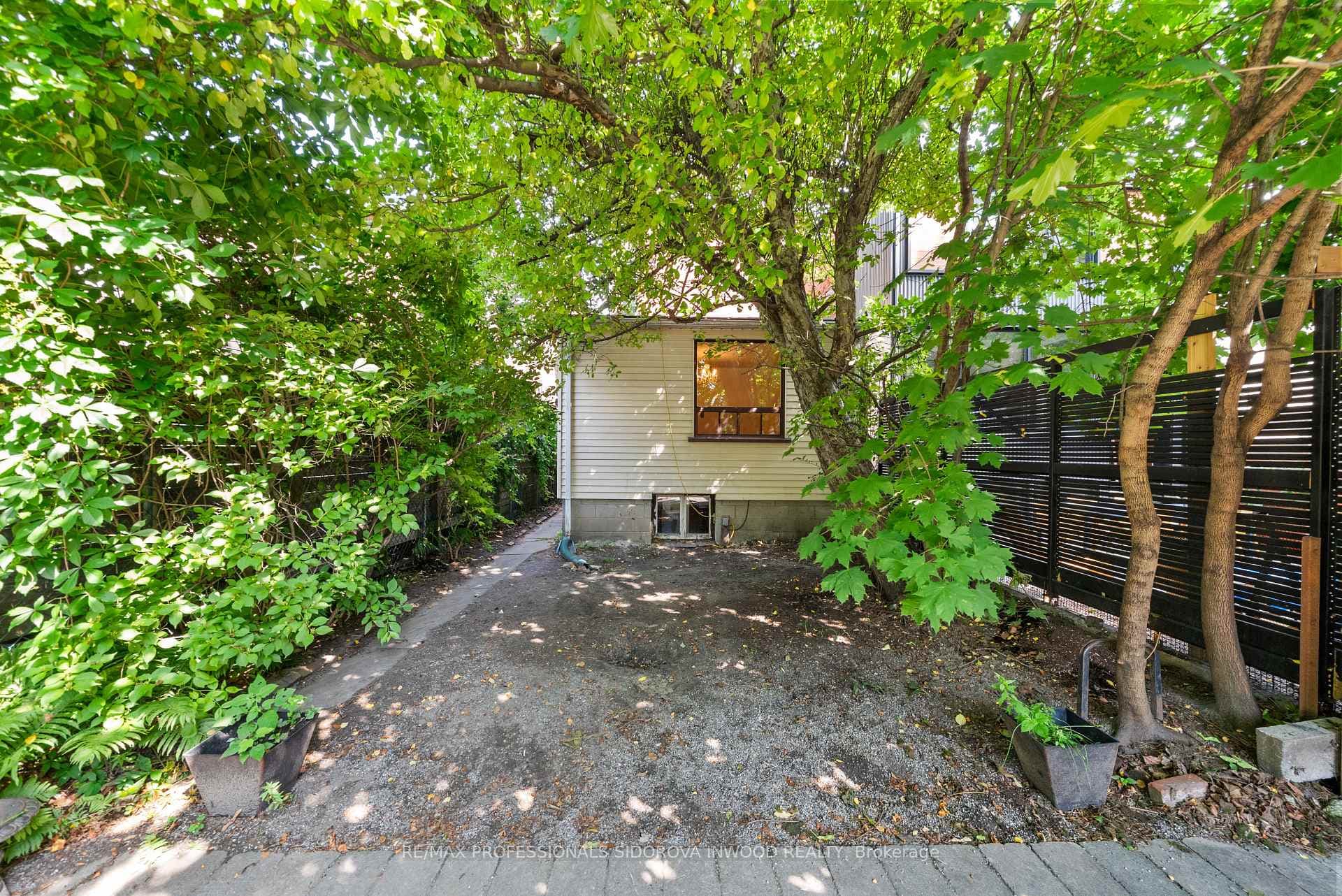 44 Golden Avenue photo 38