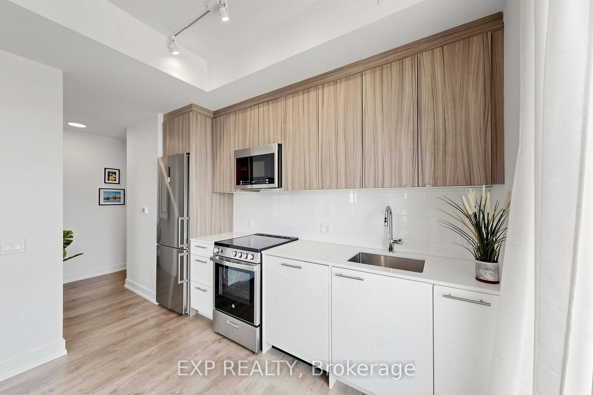 Modern Designer Kitchen!