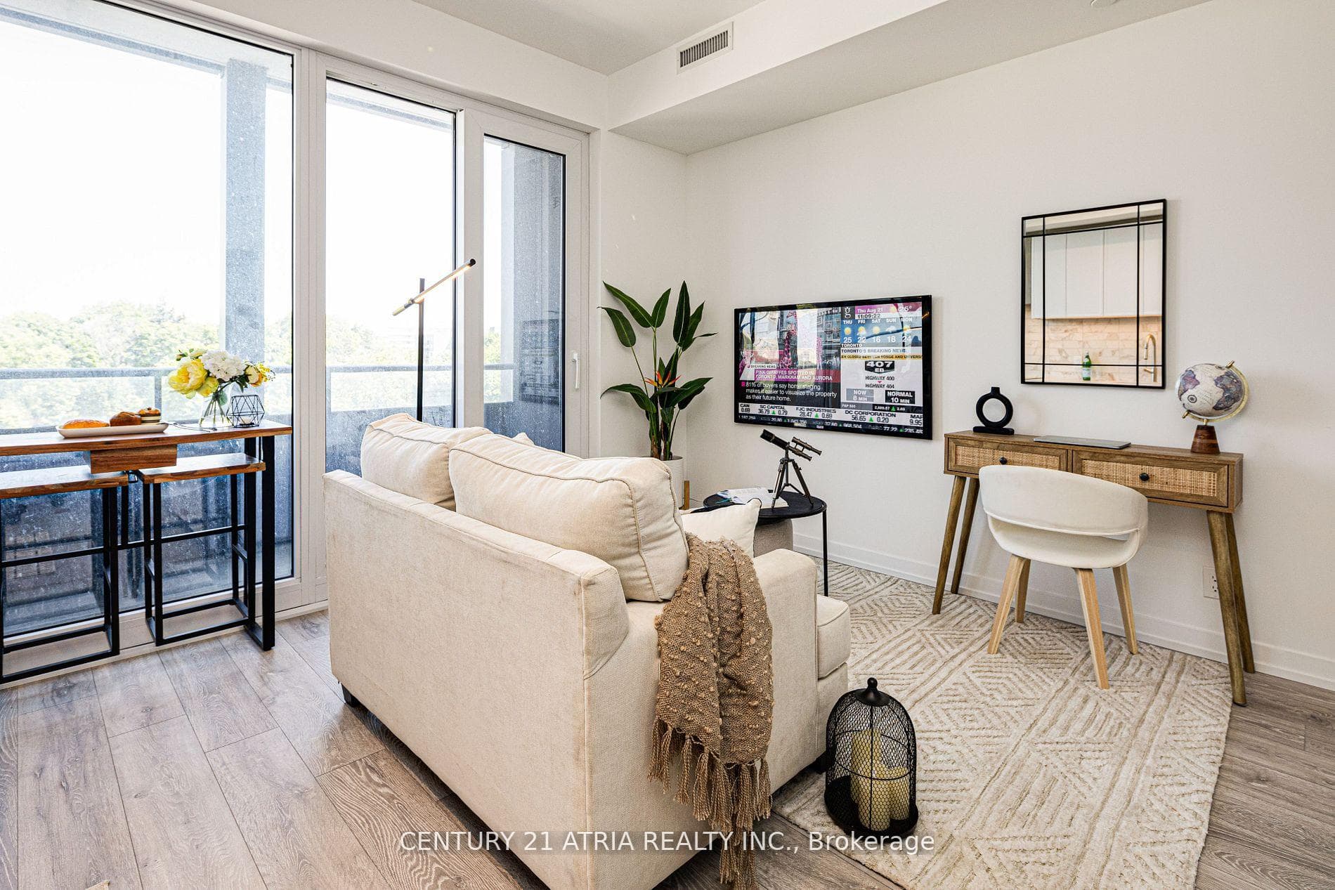 2020 Bathurst Street Unit 820 photo 2