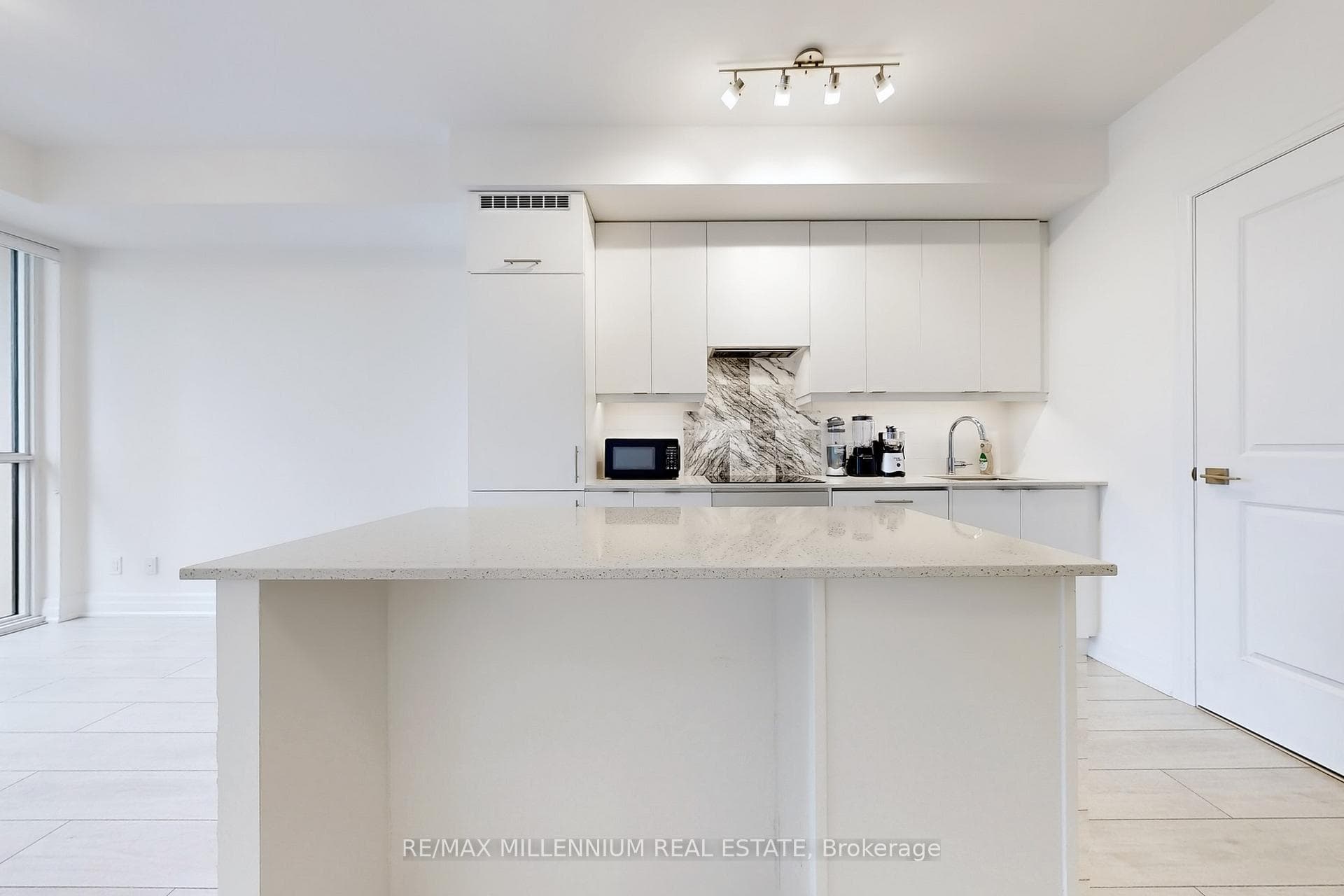 30 Elm Drive Unit 807 photo 15