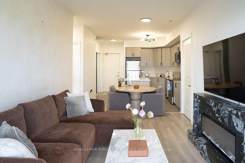 560 North Service Road Unit 610 photo 9