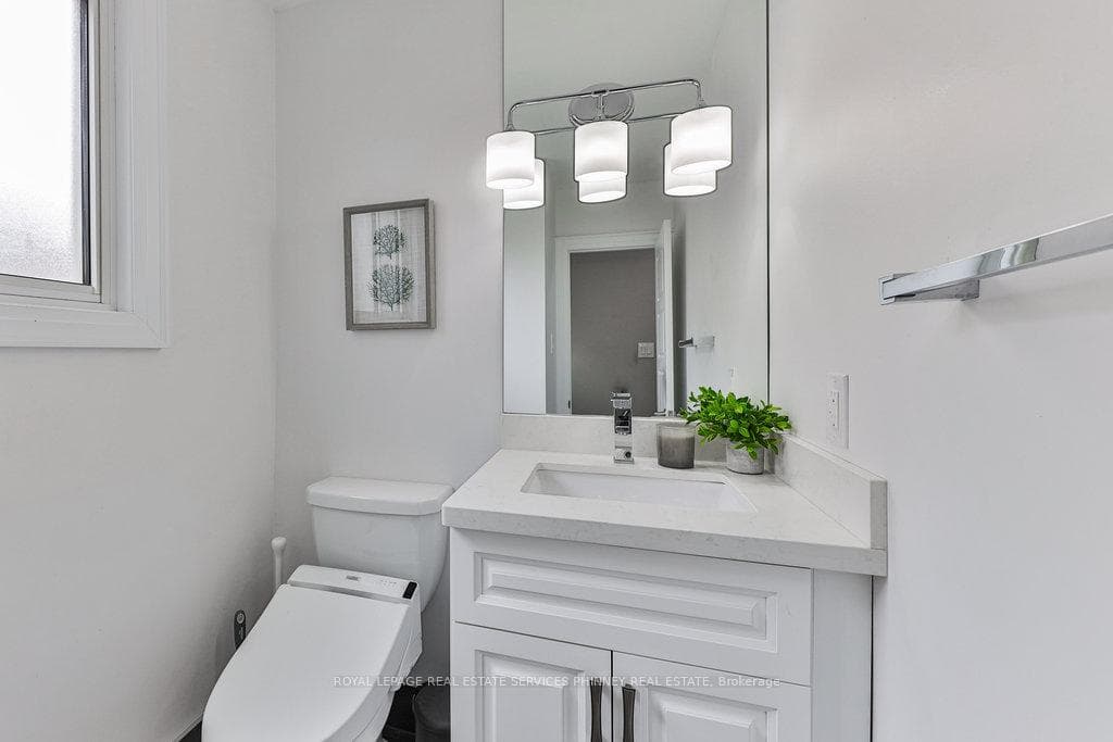 1511 Hobbs Crescent photo 23