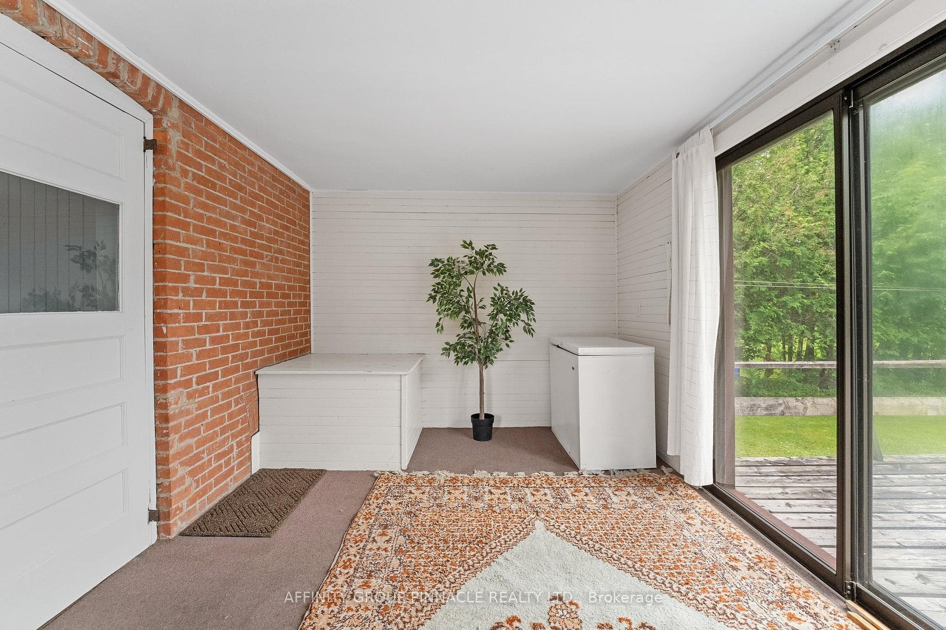 408 Osborne Street photo 16