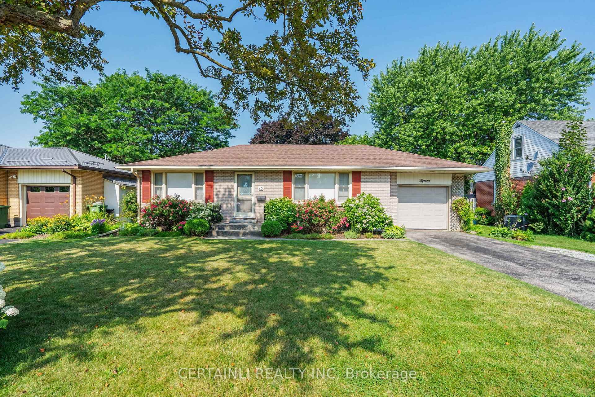15 Hepburn Avenue photo 1