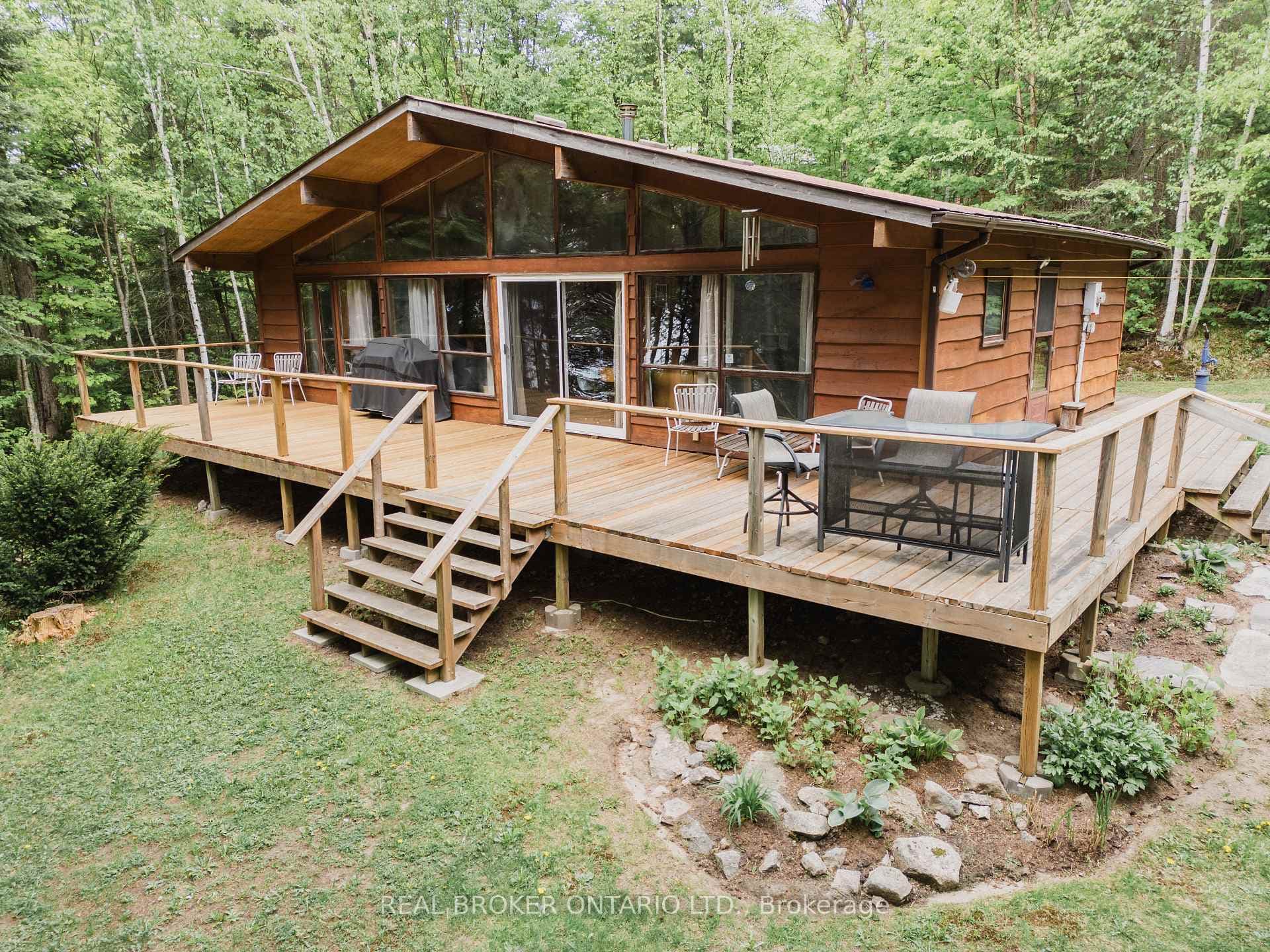 Large deck & windows facing beautiful Bray Lake!