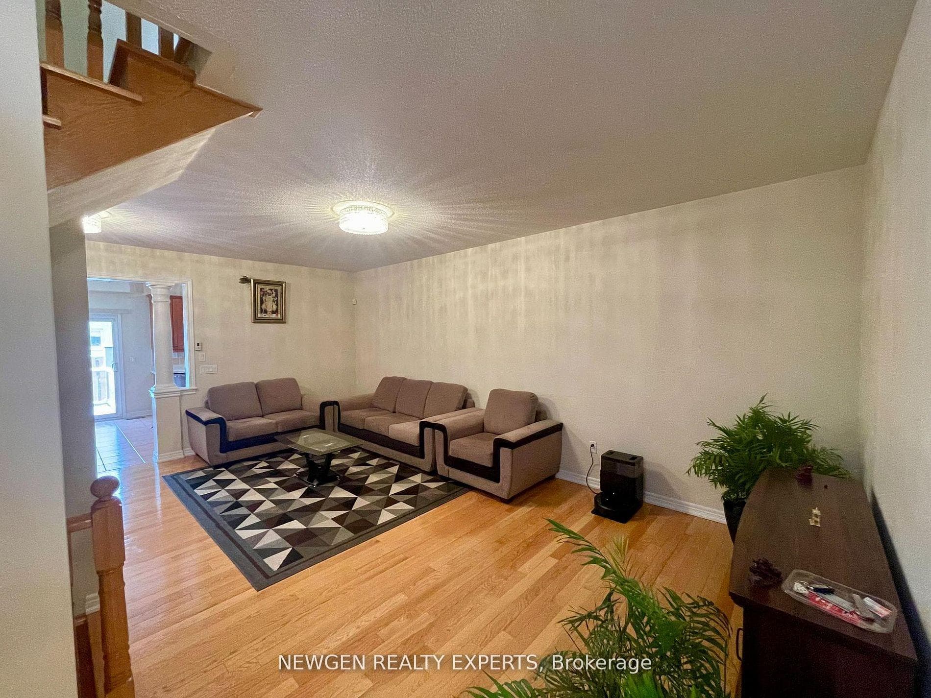 42 Crystalview Crescent Unit #Upper photo 12