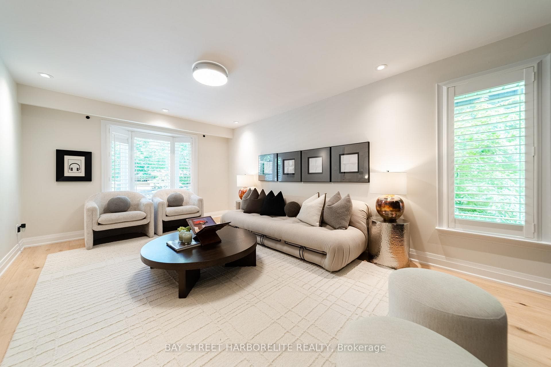 2366 Devon Road photo 8