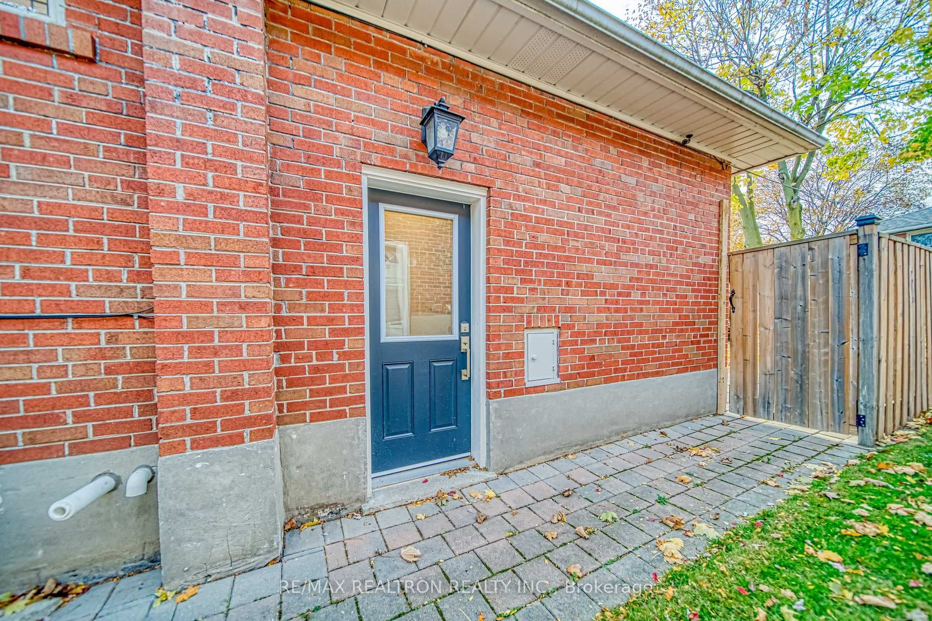 130 Broadlands Boulevard photo 33