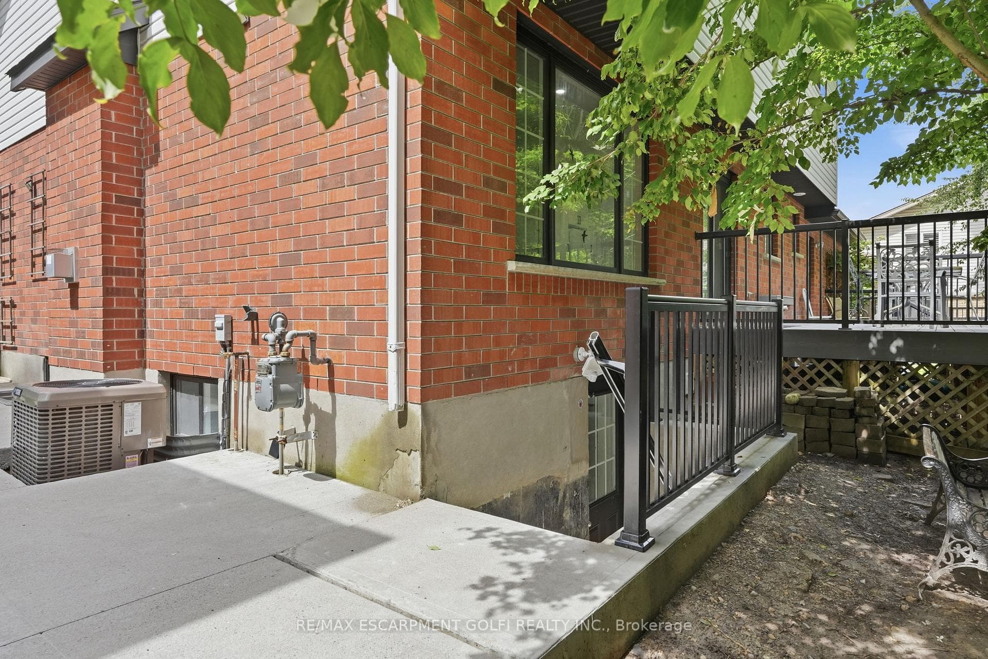 292 THORNCREST Drive photo 37