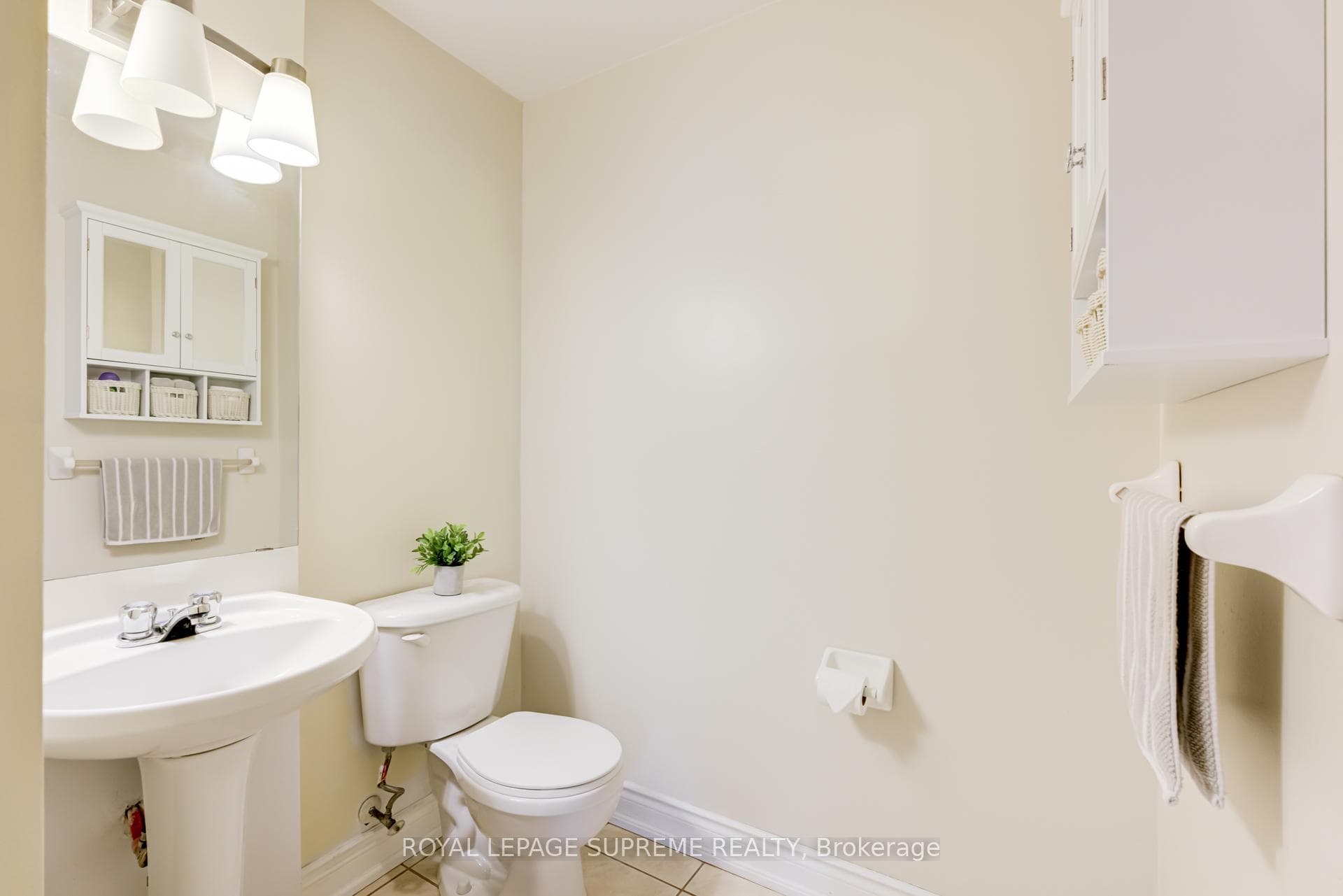 760 Lawrence Avenue Unit 3 photo 19