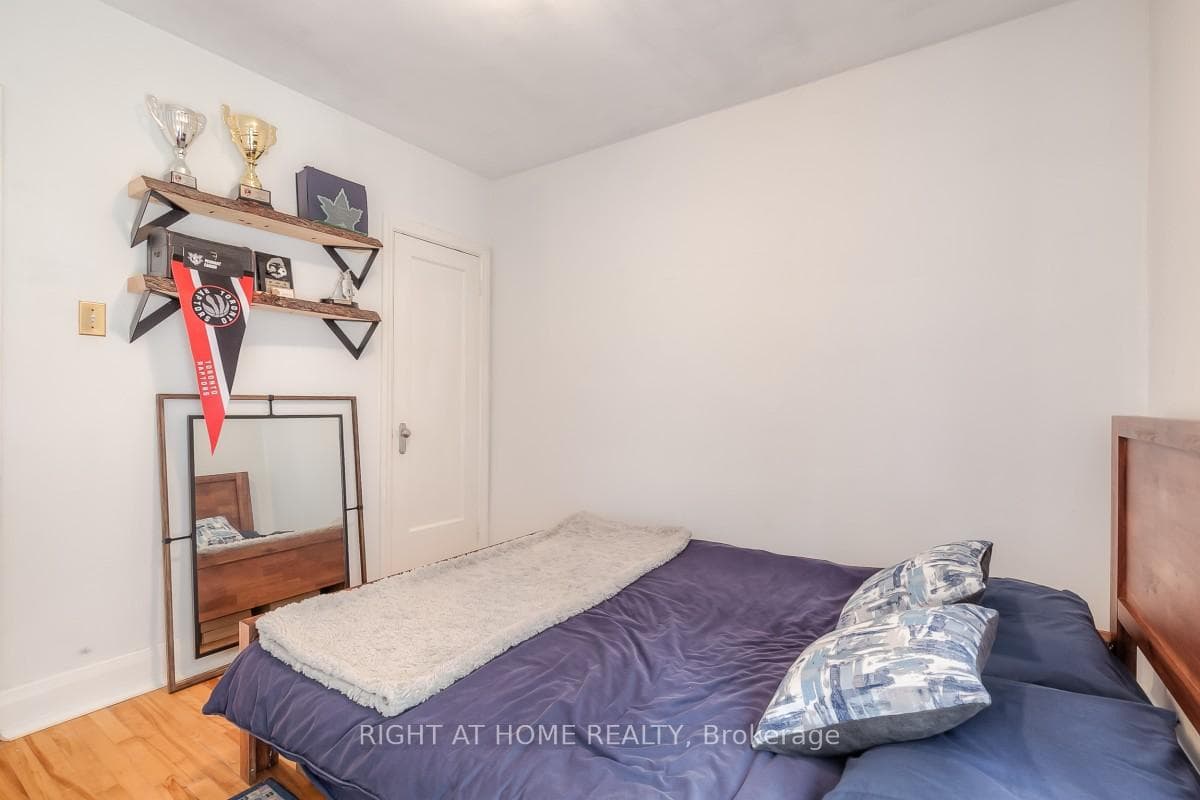 64 Royal York Road photo 15
