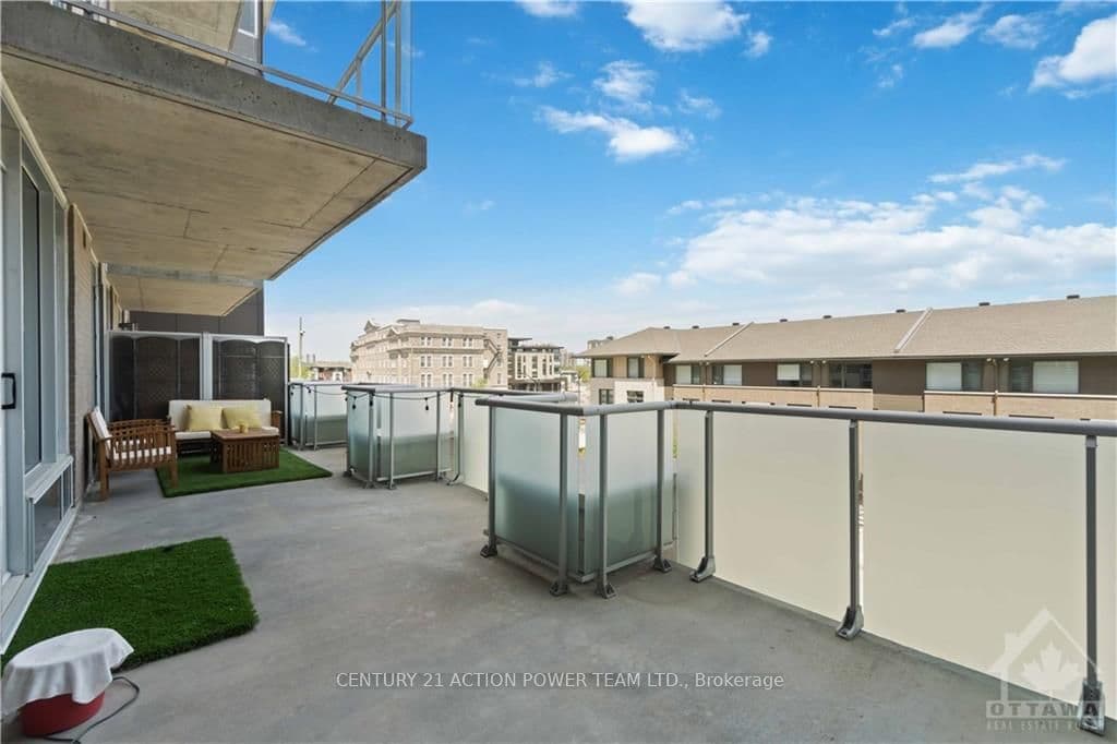 570 DE MAZENOD Avenue Unit 306 photo 17