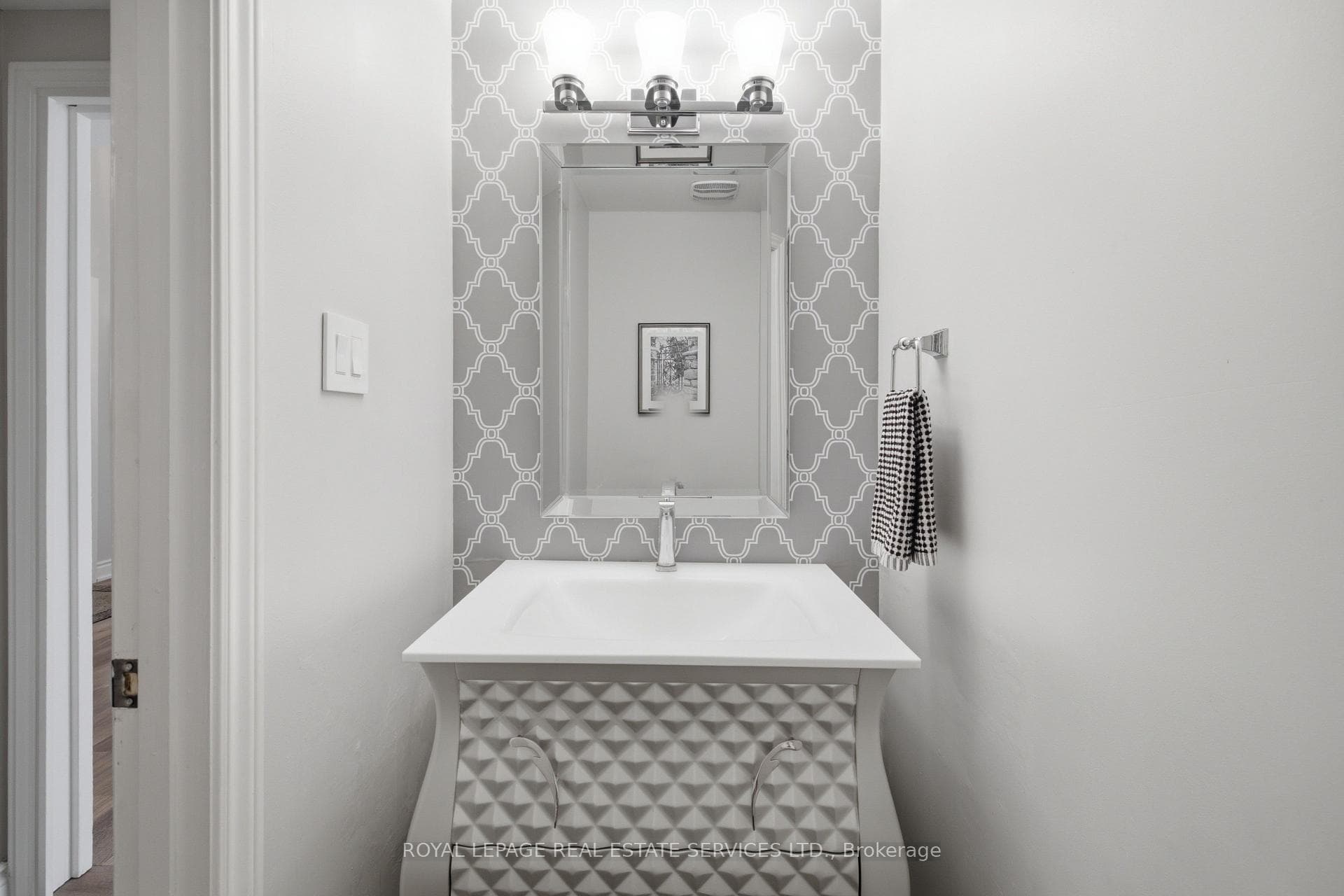 11 Regency Court photo 21