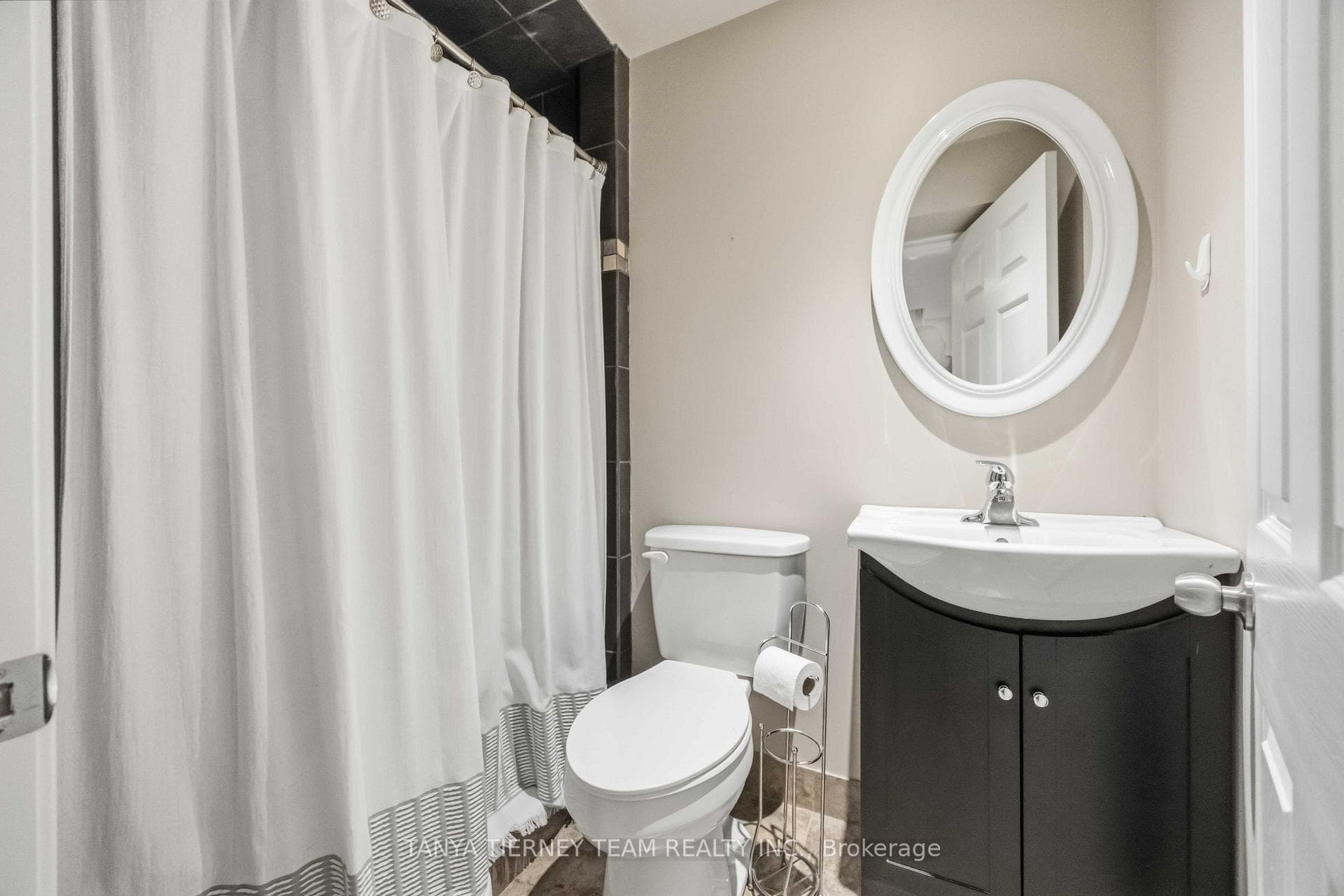 156 Shrewsbury Drive photo 38