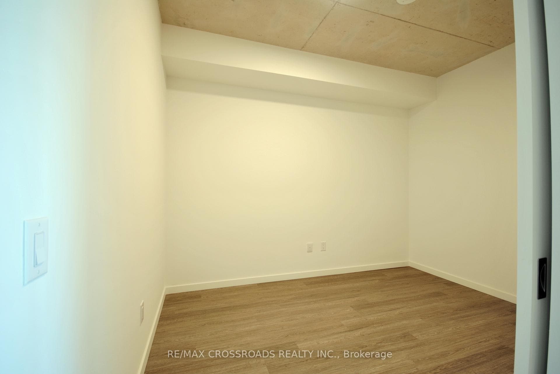 689 The Queensway Drive Unit 516 photo 12