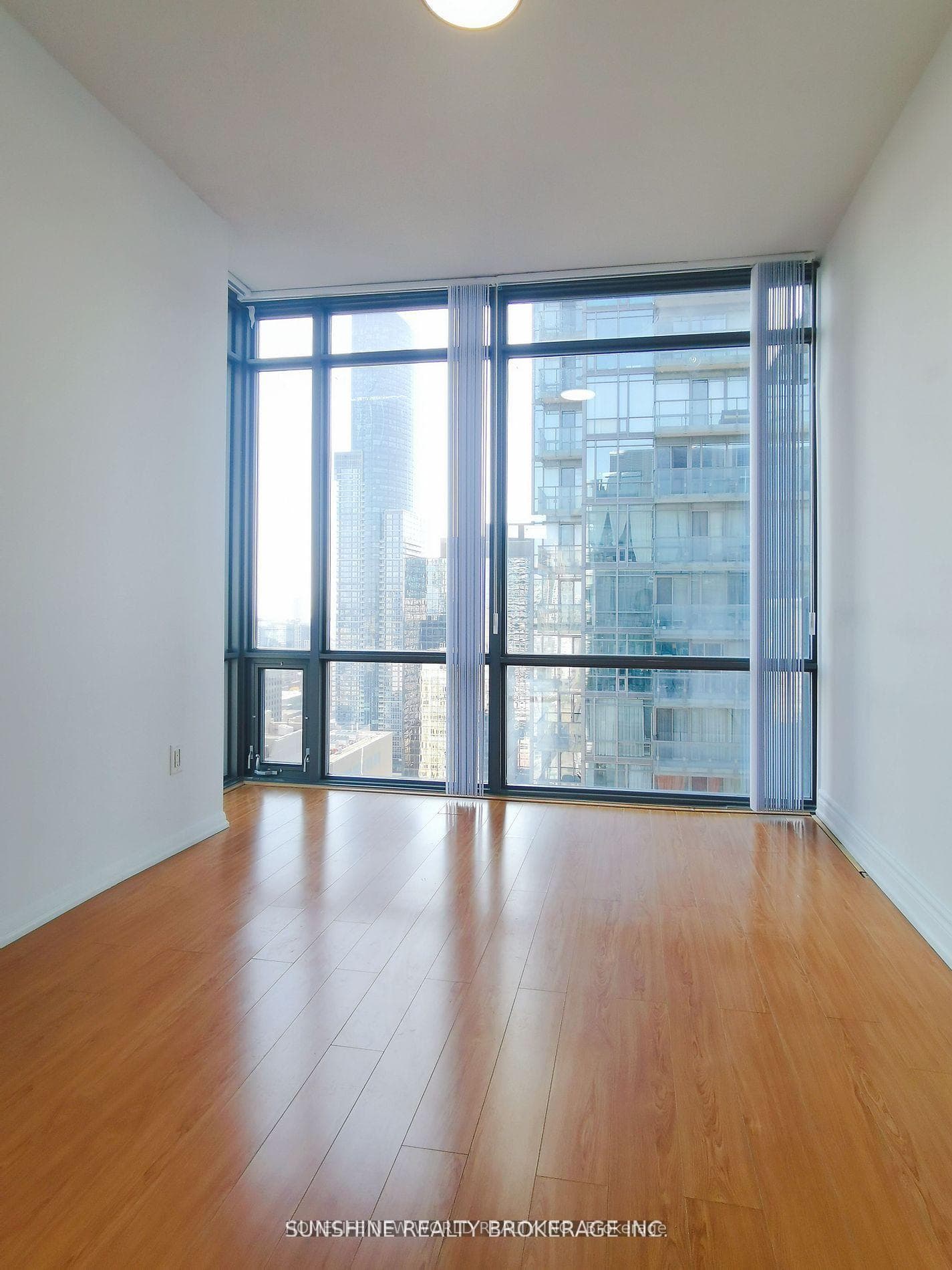 37 Grosvenor Street Unit 3308 photo 16