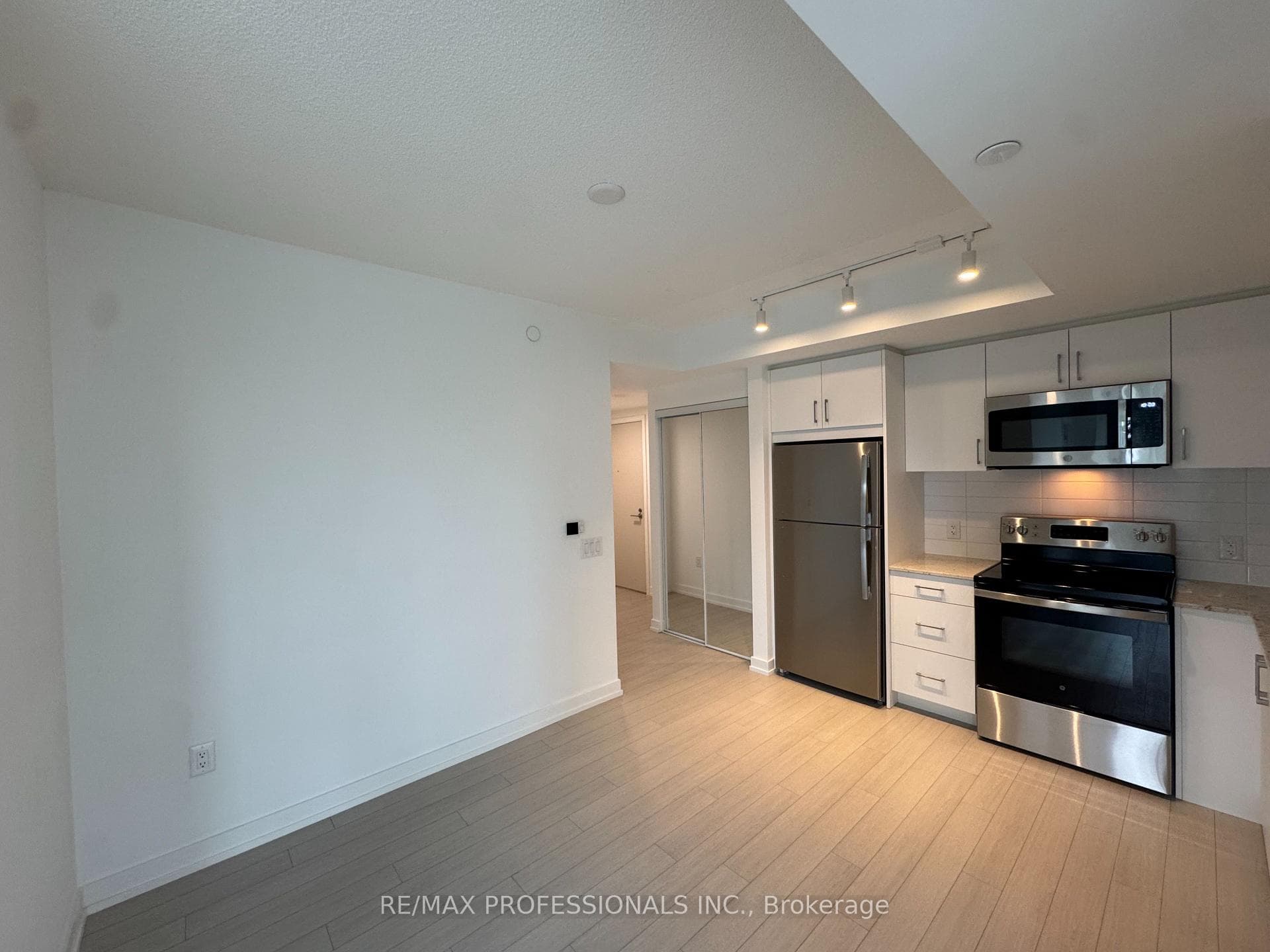 4010 Eglinton Avenue Unit 502 photo 9