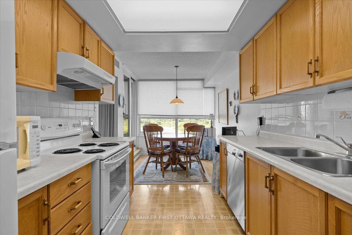 1510 Riverside Drive Unit 606 photo 15