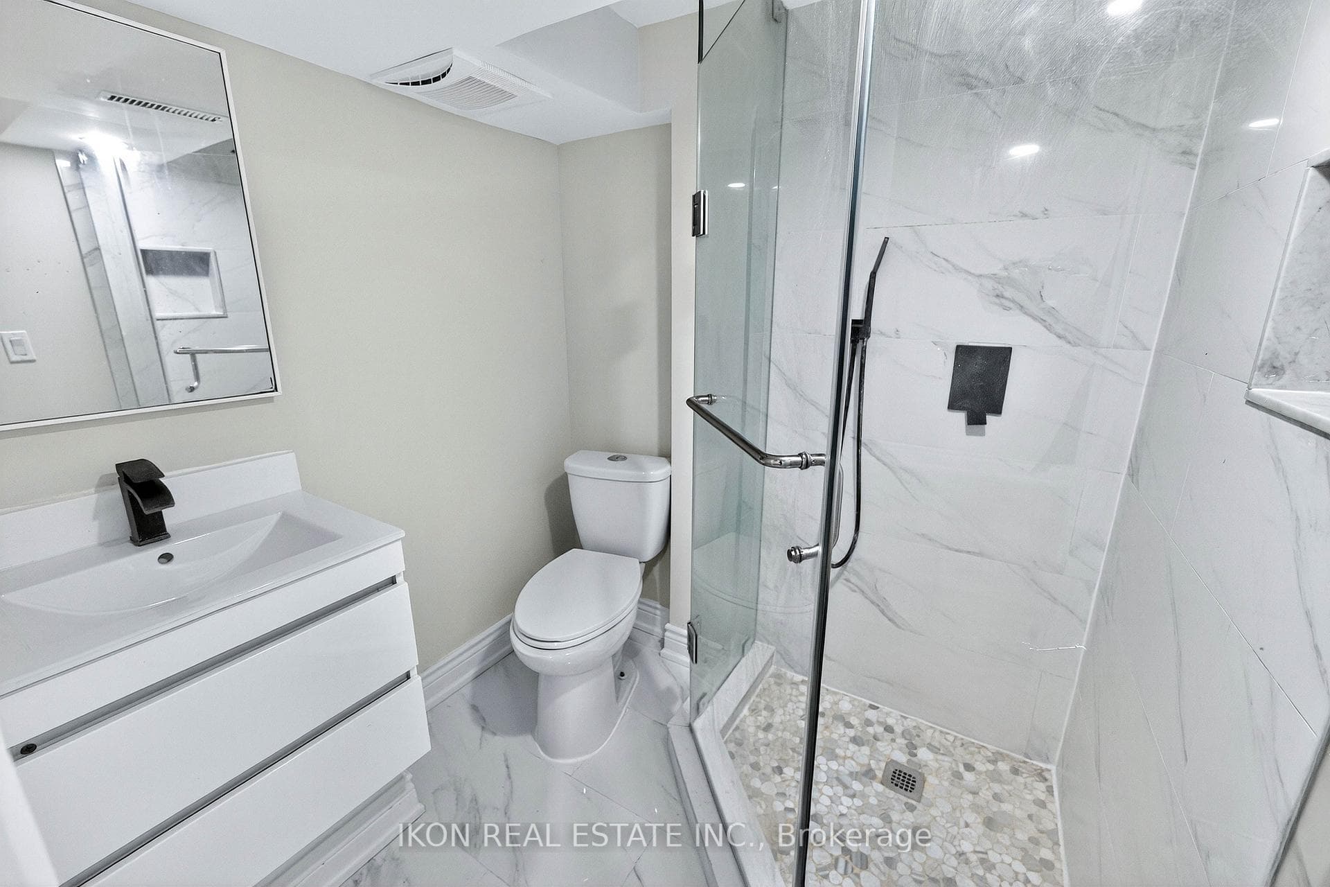 475 Delaware Avenue photo 29