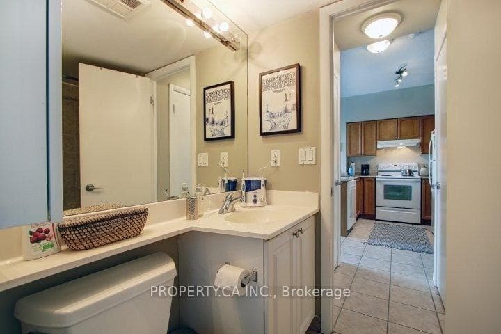 219 Fort York Boulevard Unit 802 photo 15