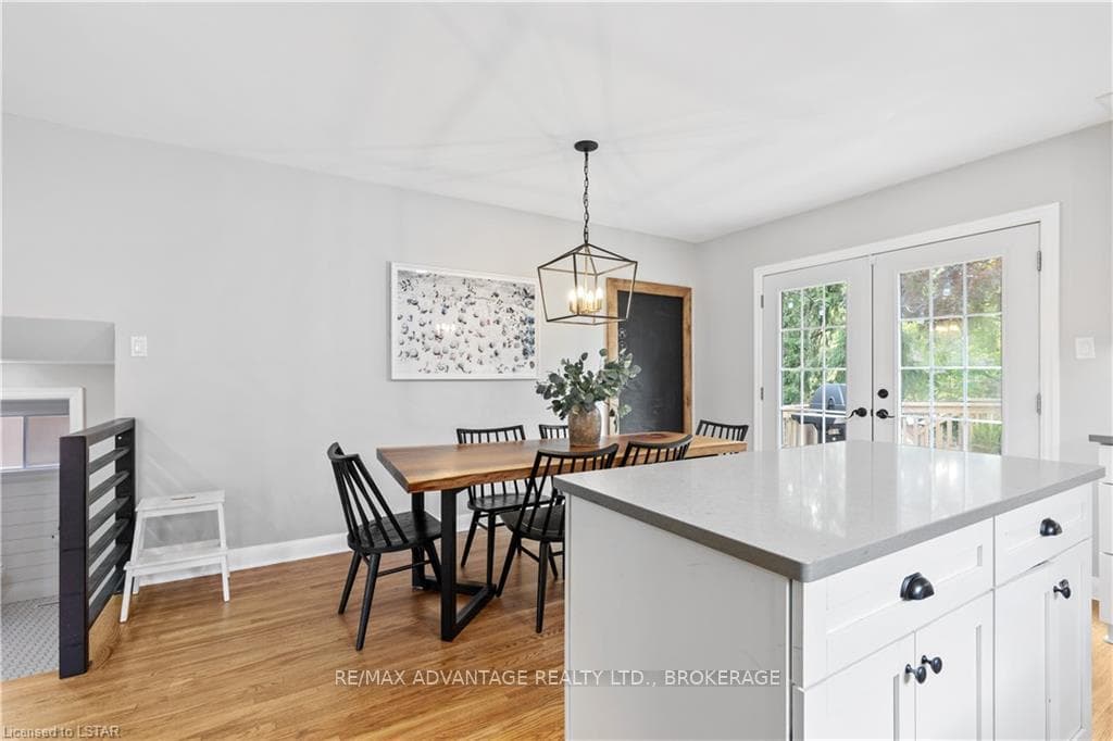 853 COLBORNE Street photo 9