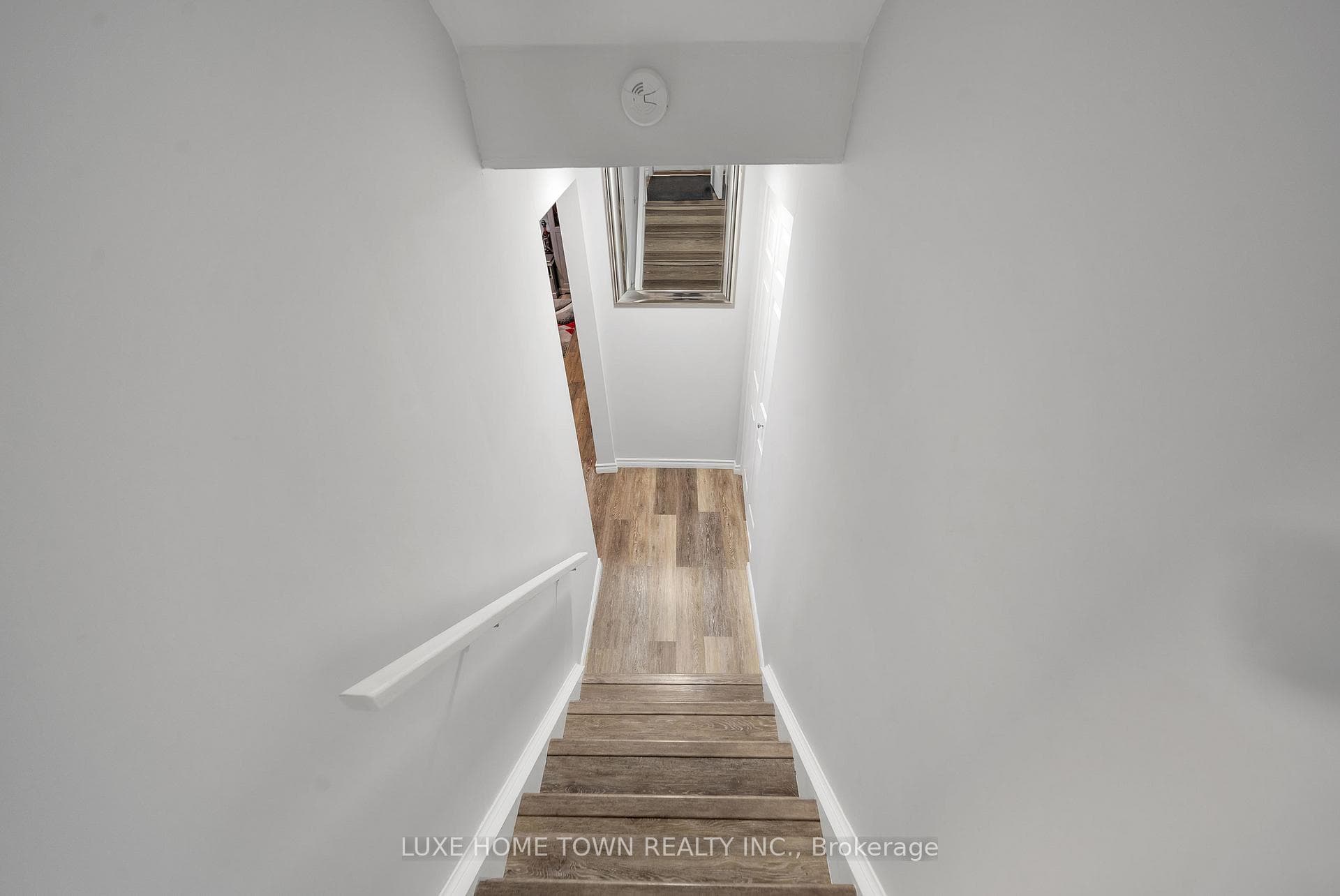 14 Tutton Place photo 34