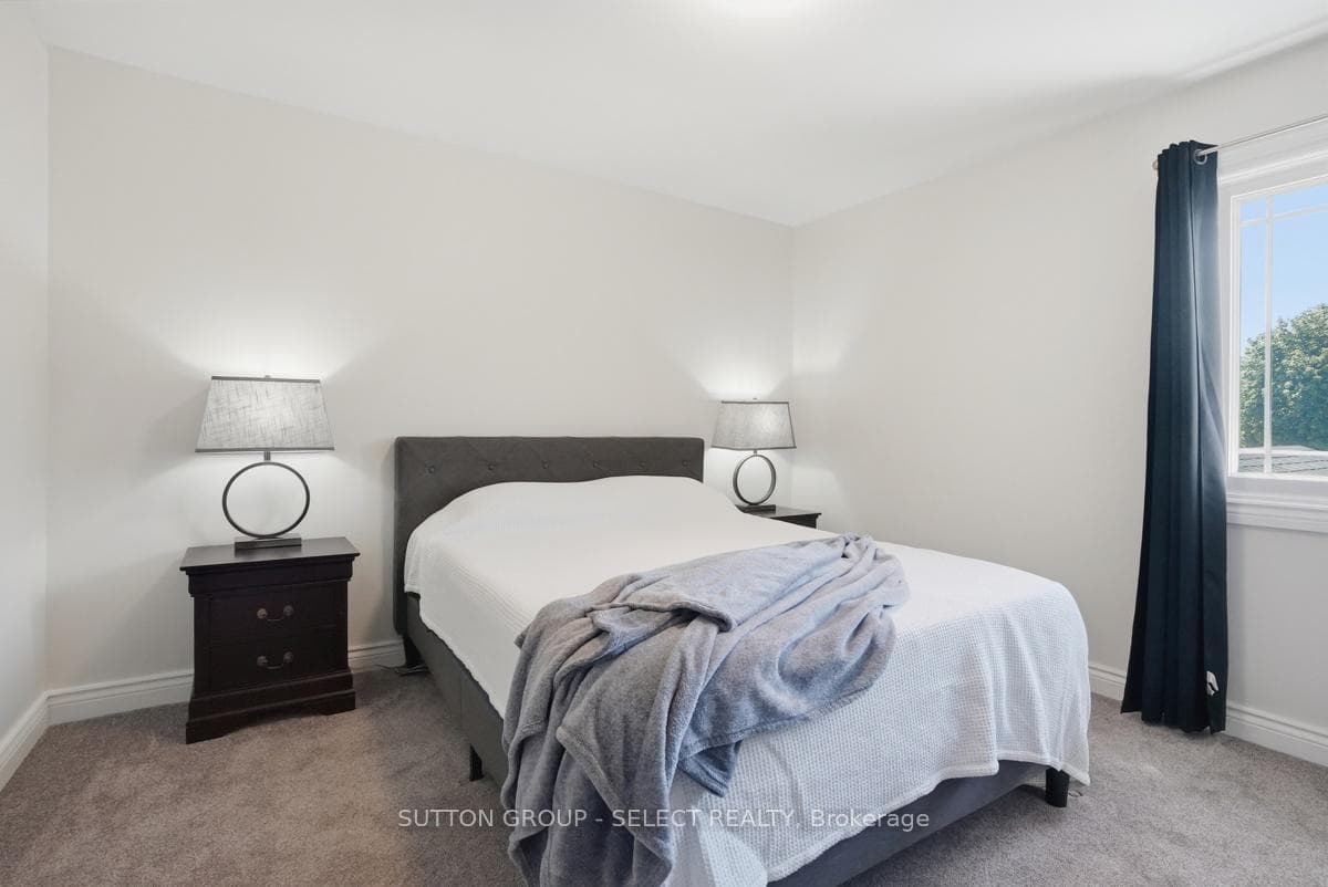 60 Edgevalley Road photo 33