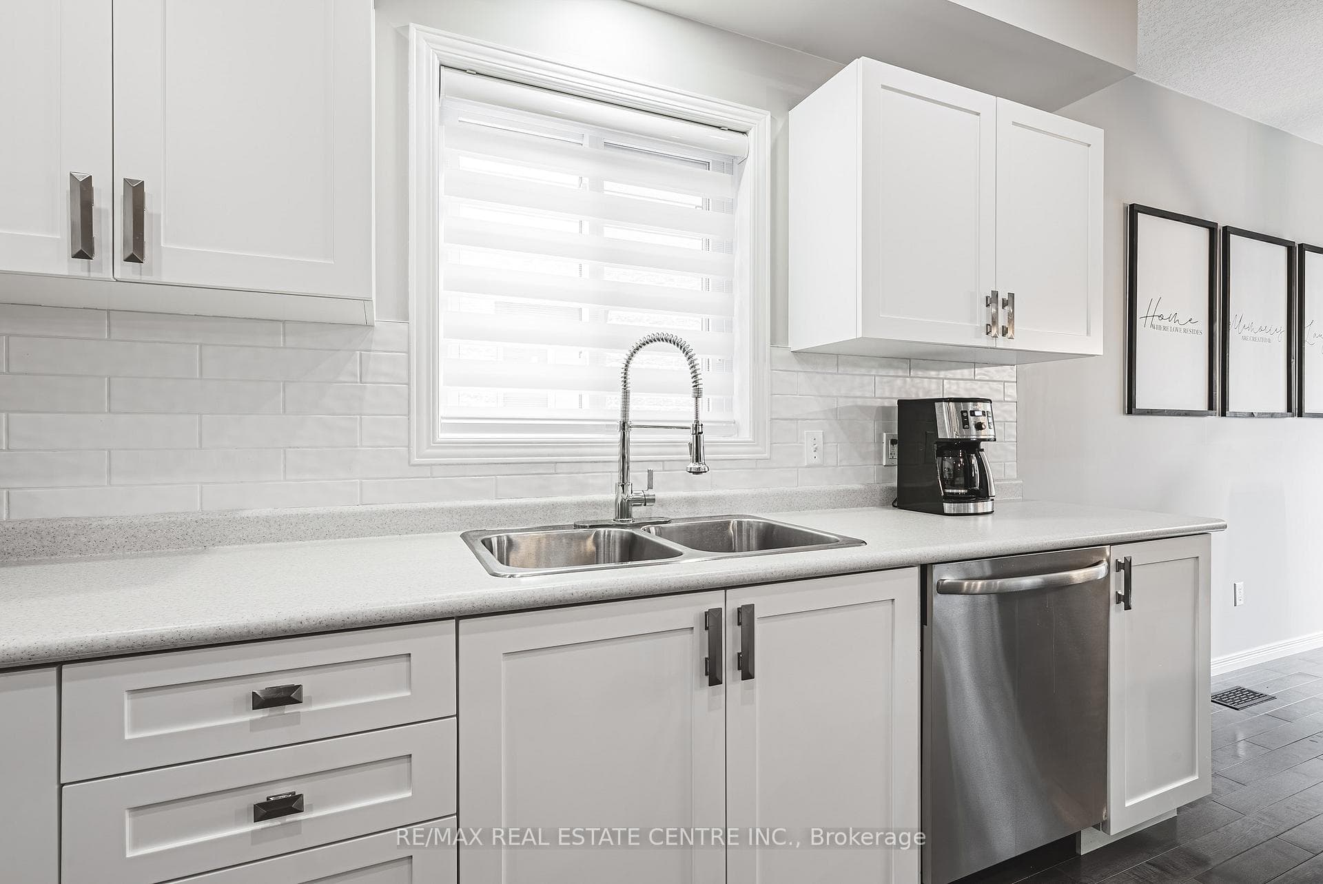 4 Hinrichs Crescent photo 11