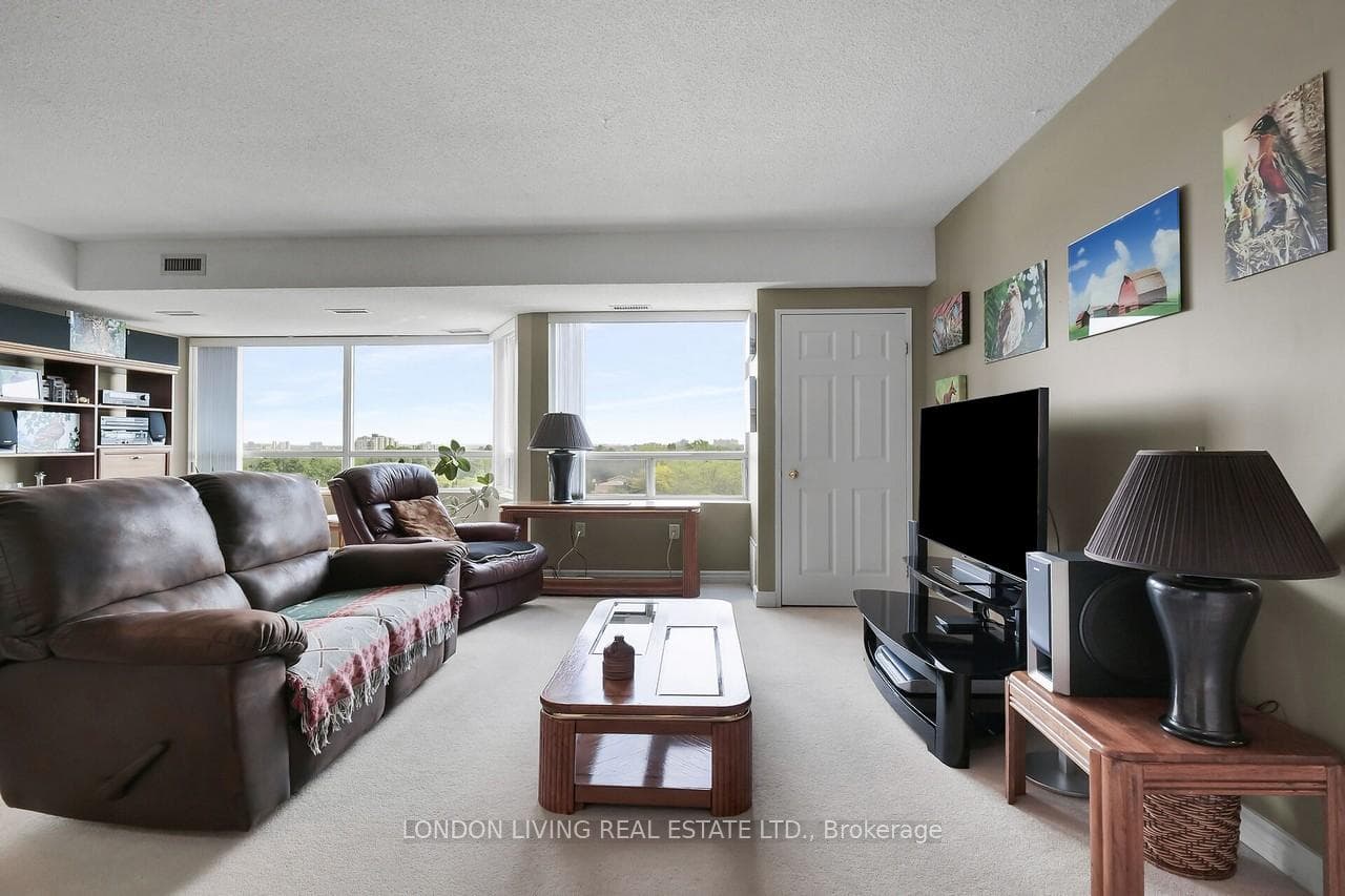 744 Wonderland Road Unit 805 photo 14