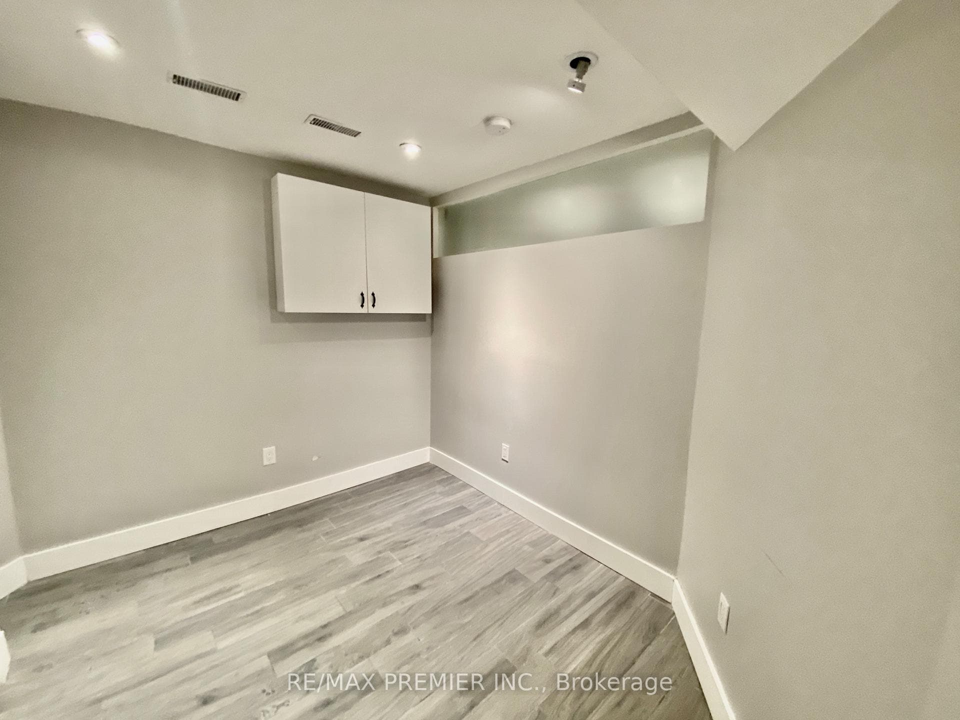 50 Pape Avenue photo 31