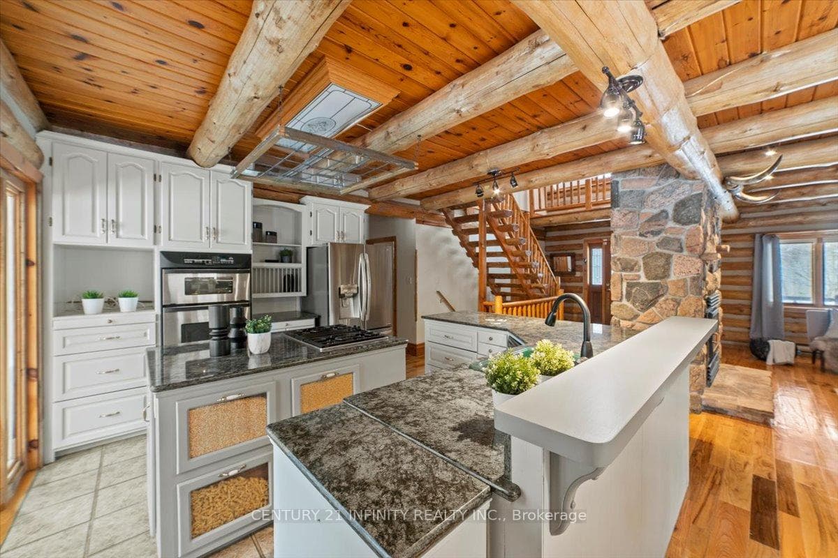 2296 Boundary Road photo 8