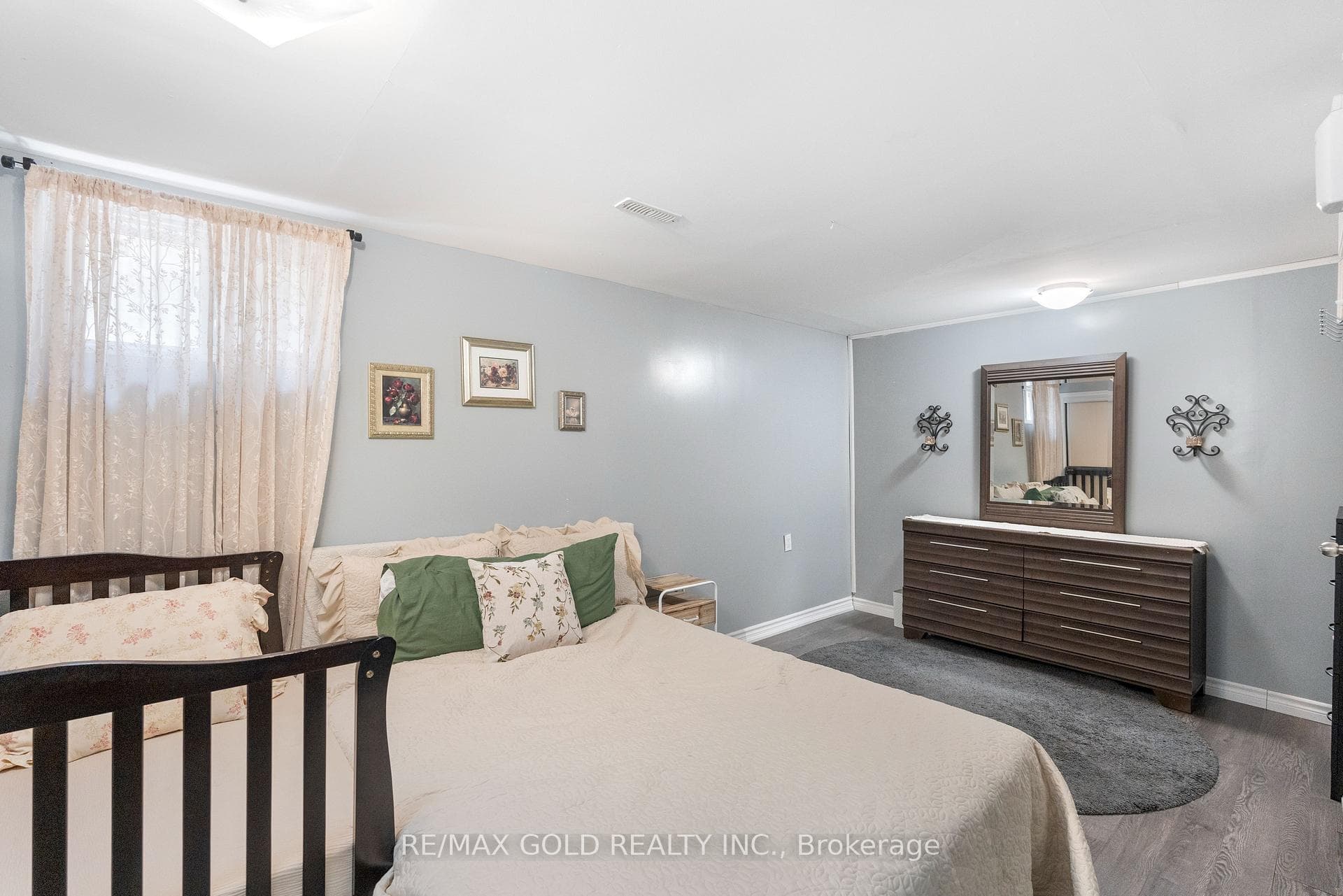48 Maidstone Crescent photo 46