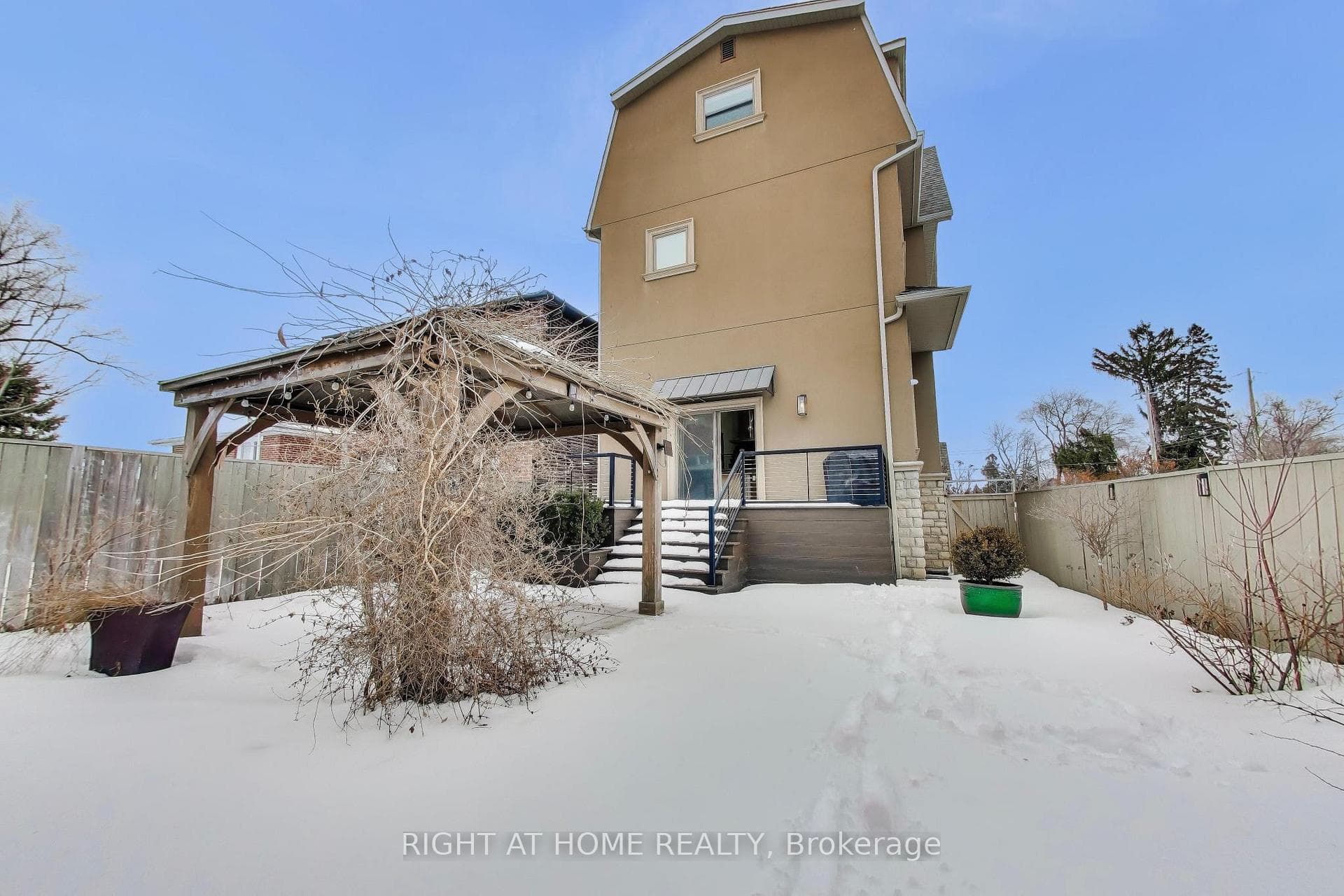 1090 Westmount Avenue photo 49