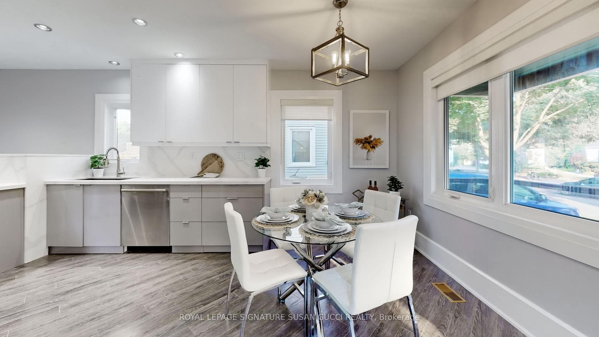 Eat in kitchen