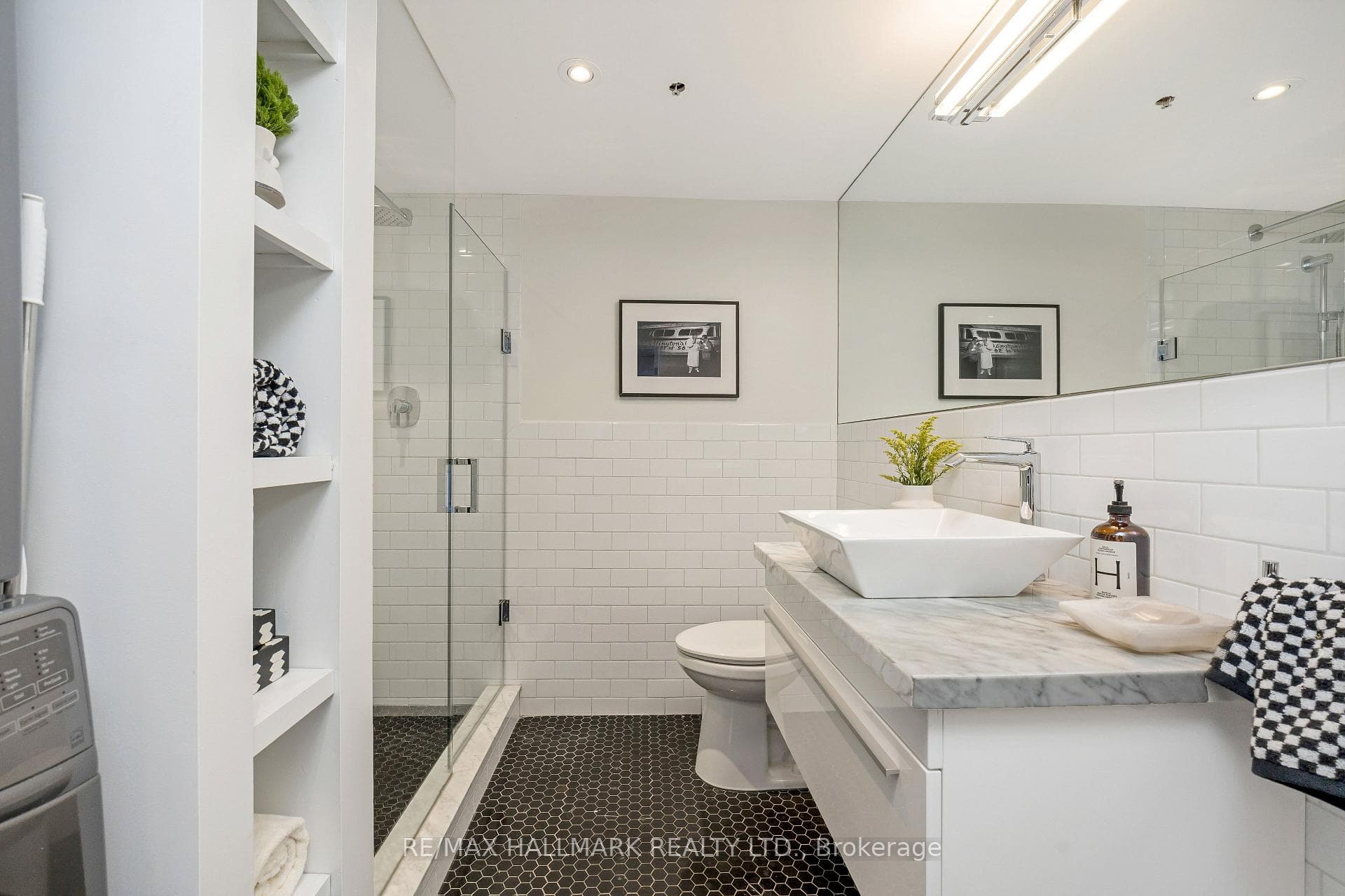 326 Carlaw Avenue Unit 102 photo 14
