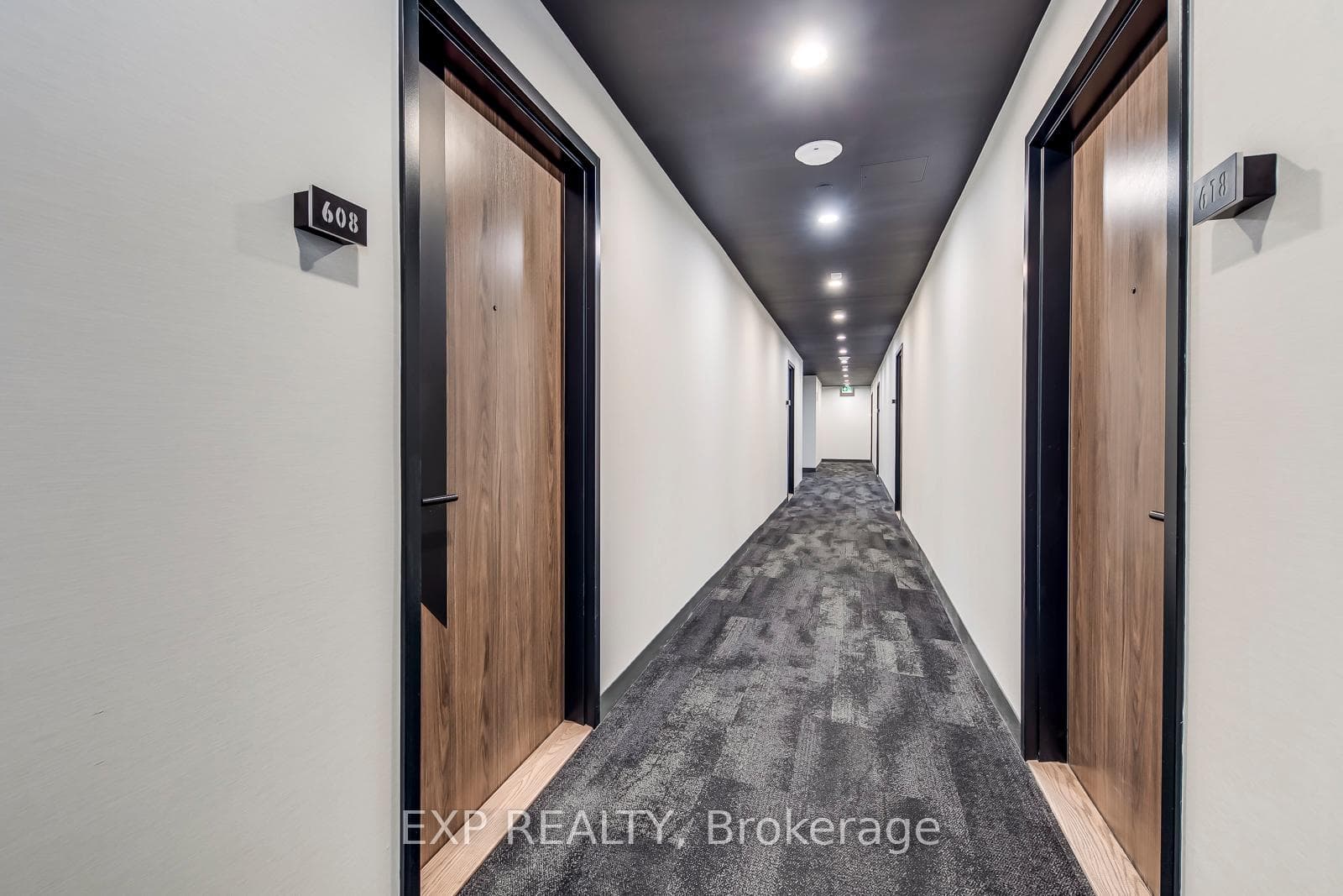 1037 The Queensway N/A Unit 608 photo 6