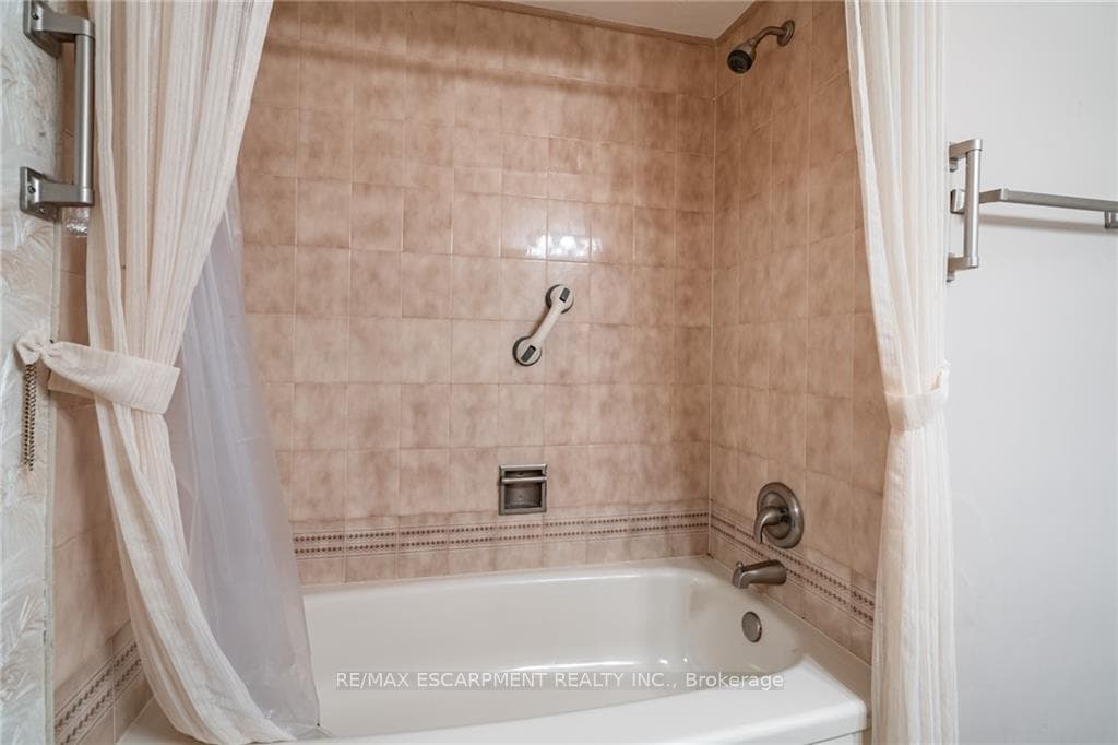 100 Bonaventure Drive photo 25
