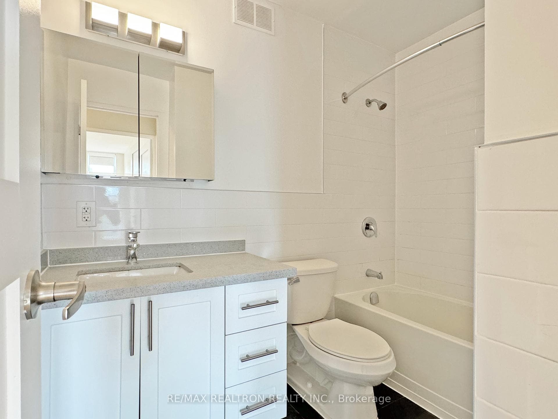 666 Spadina Avenue Unit 903 photo 6