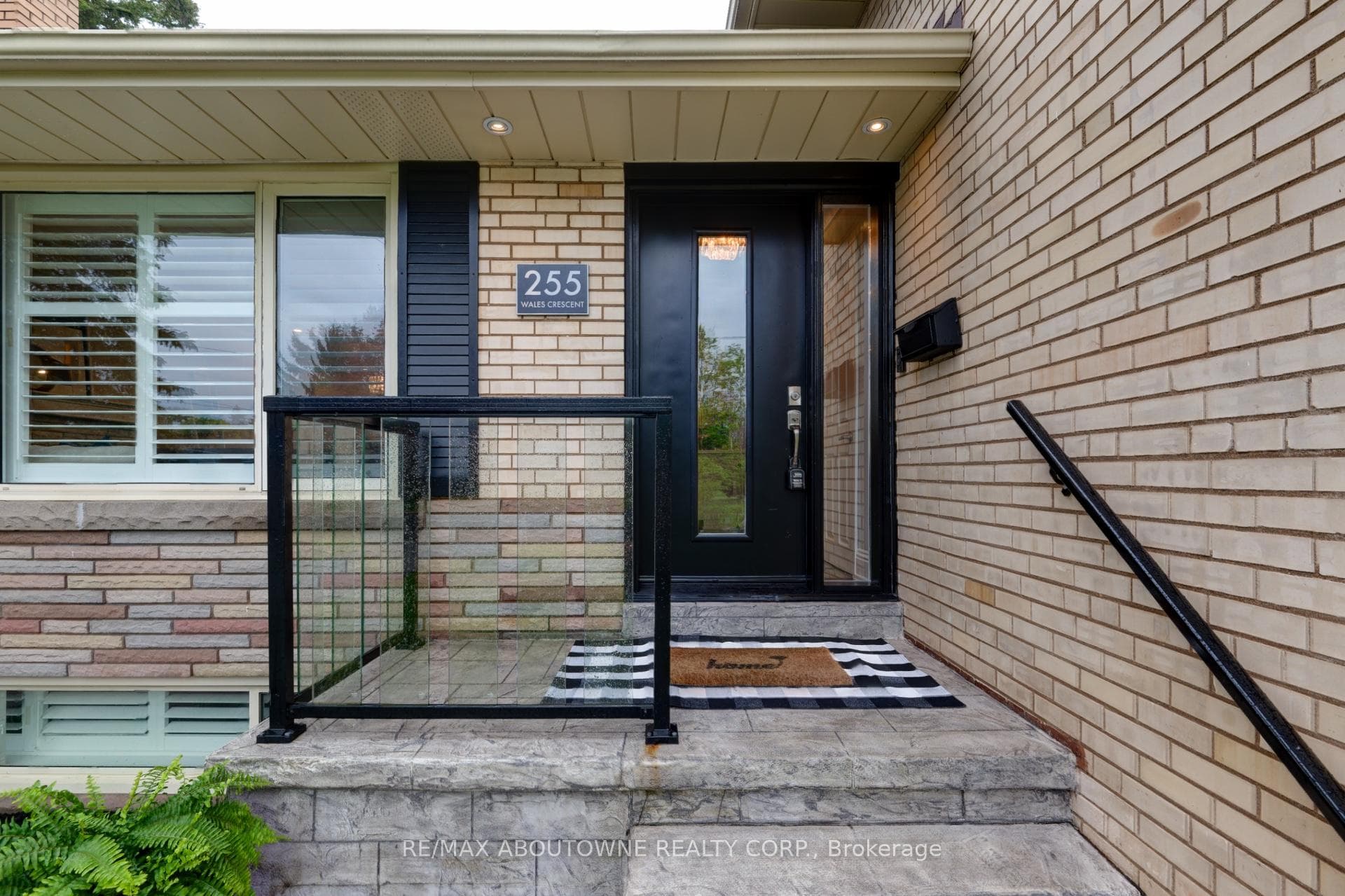 255 Wales Crescent photo 6