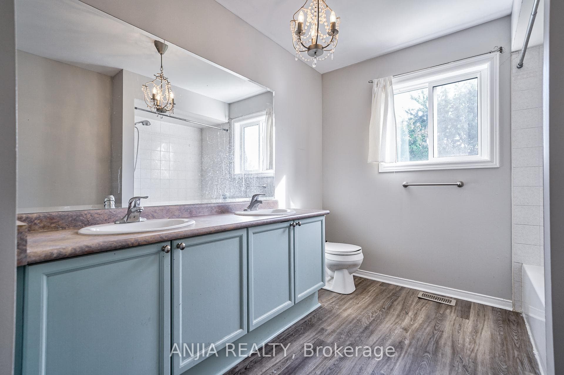 5 Holmes Crescent photo 33