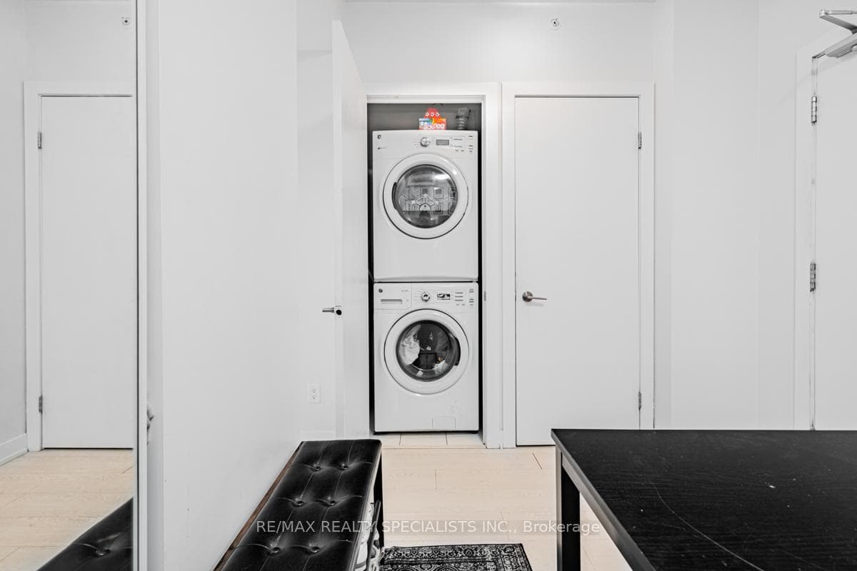 20 Bruyeres Mews Unit 1909 photo 16